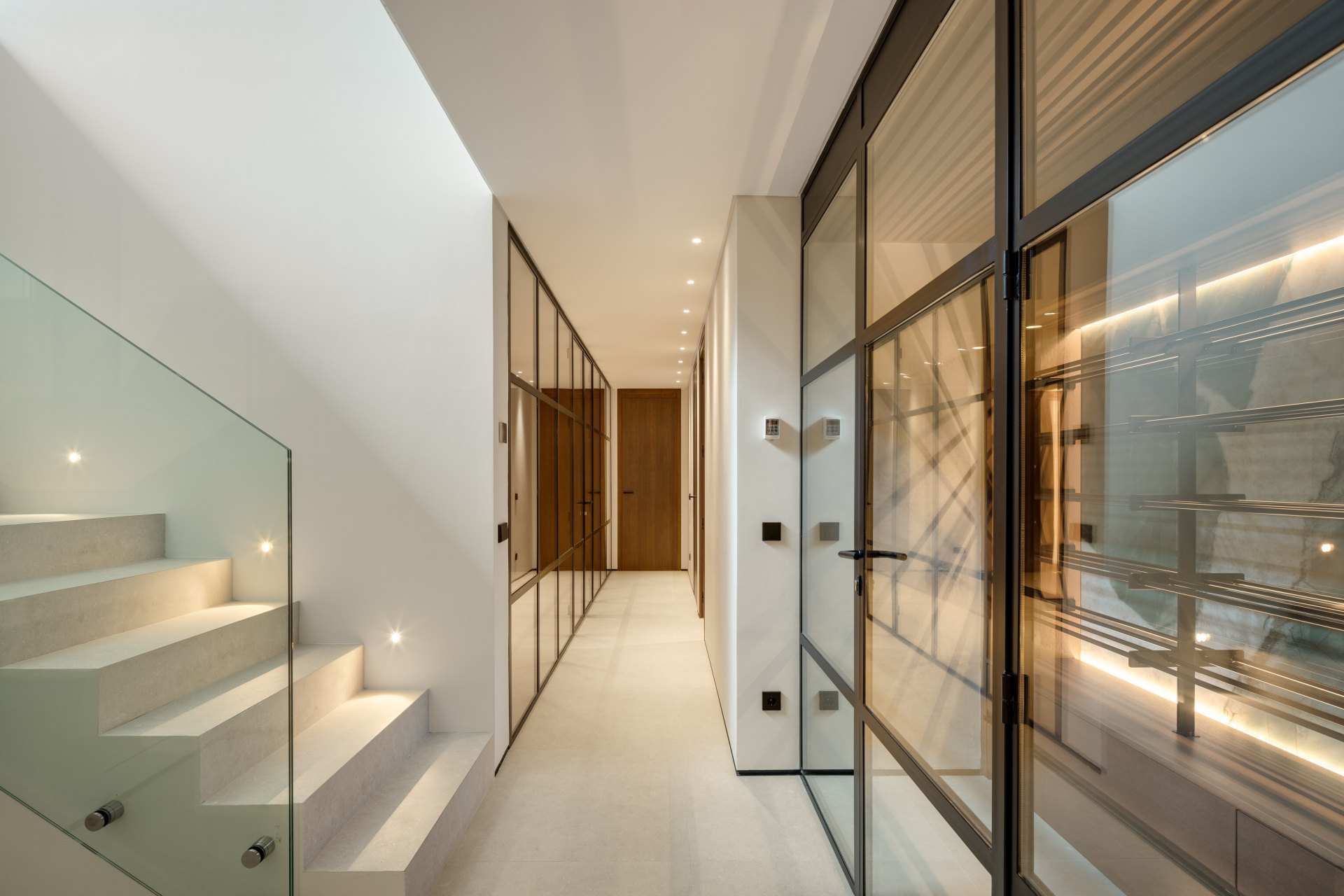 Una villa extraordinaria en la Milla de Oro de Marbella, a escasos pasos del mar