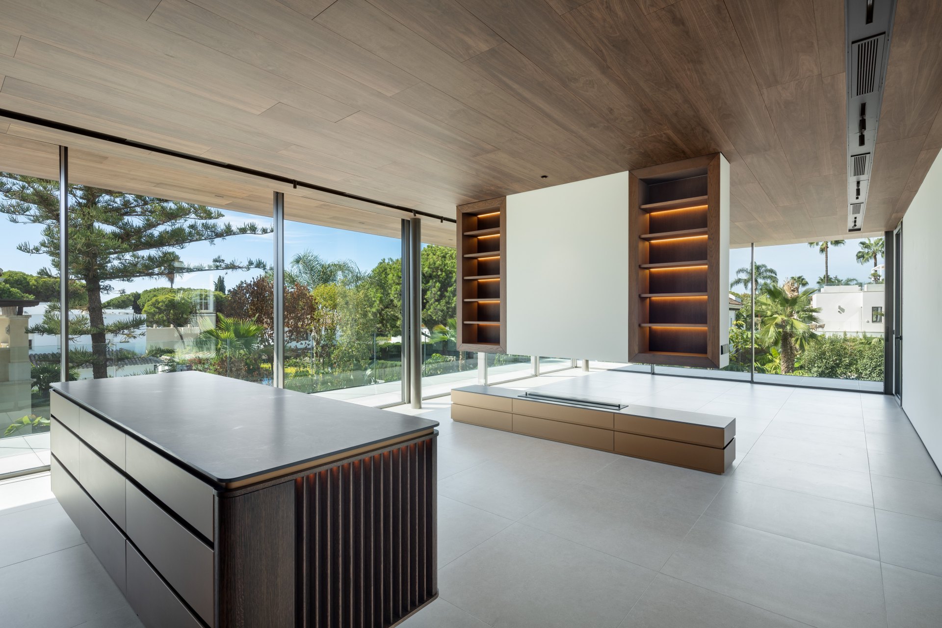 Una villa extraordinaria en la Milla de Oro de Marbella, a escasos pasos del mar