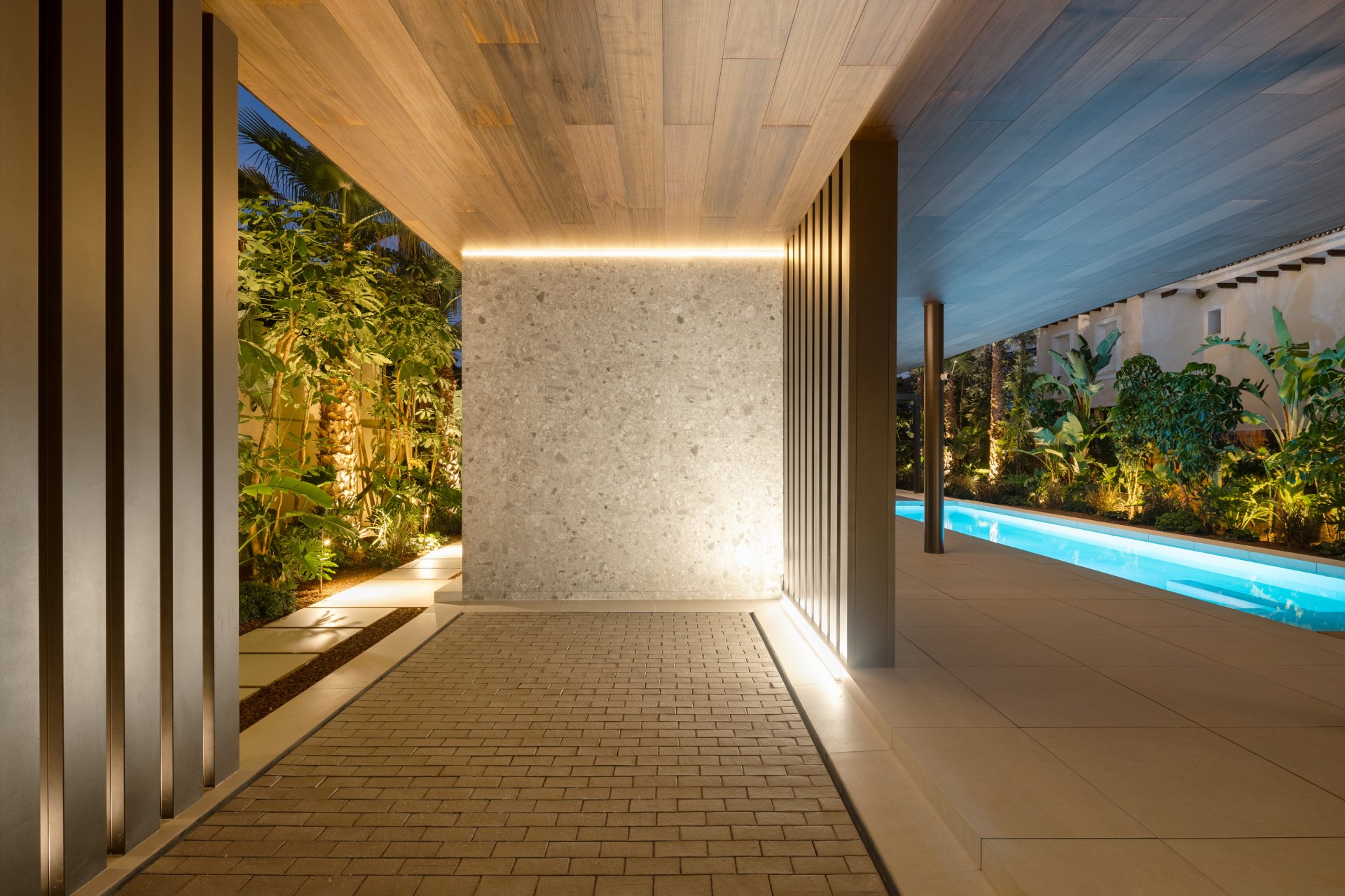 Una villa extraordinaria en la Milla de Oro de Marbella, a escasos pasos del mar