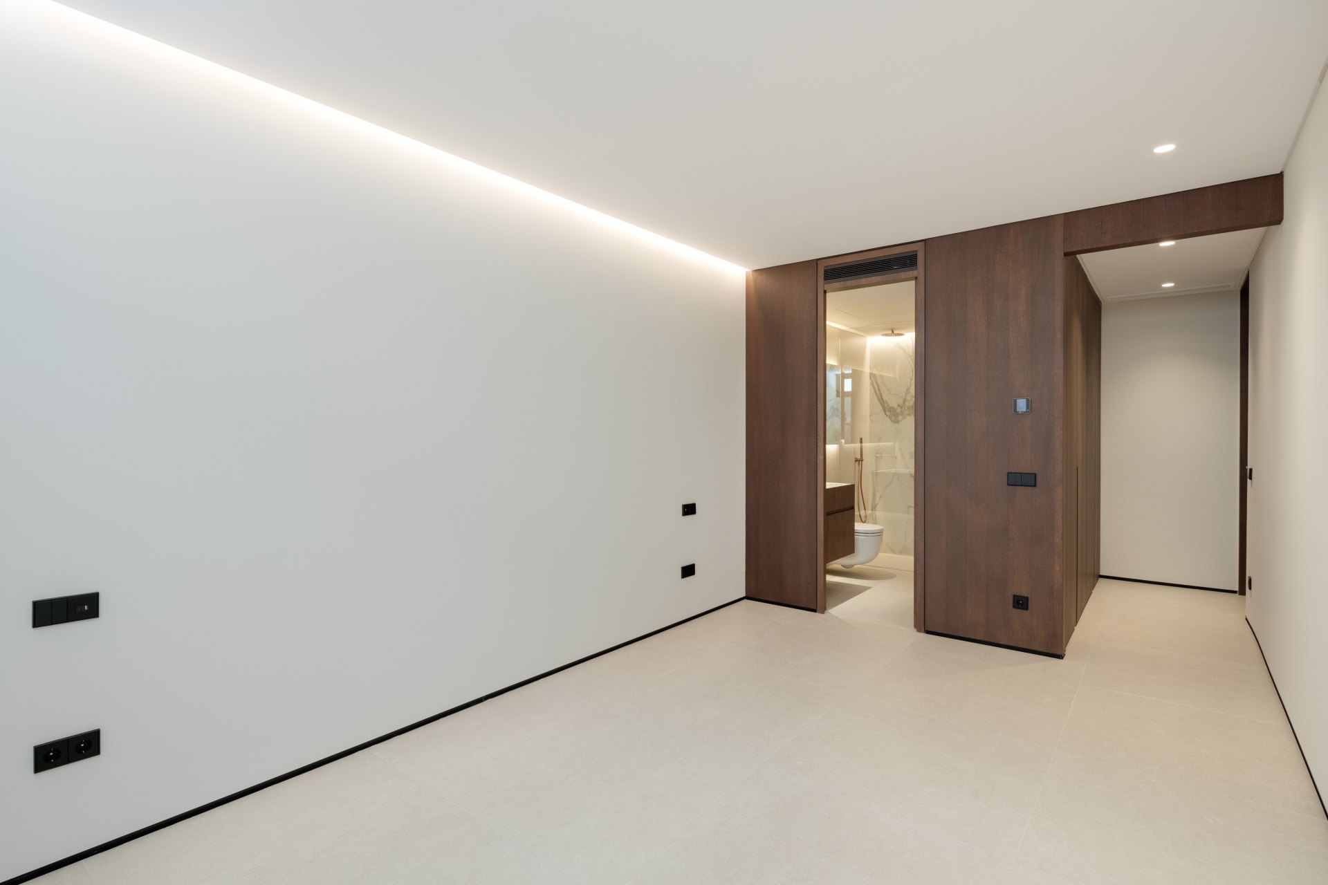 Una villa extraordinaria en la Milla de Oro de Marbella, a escasos pasos del mar