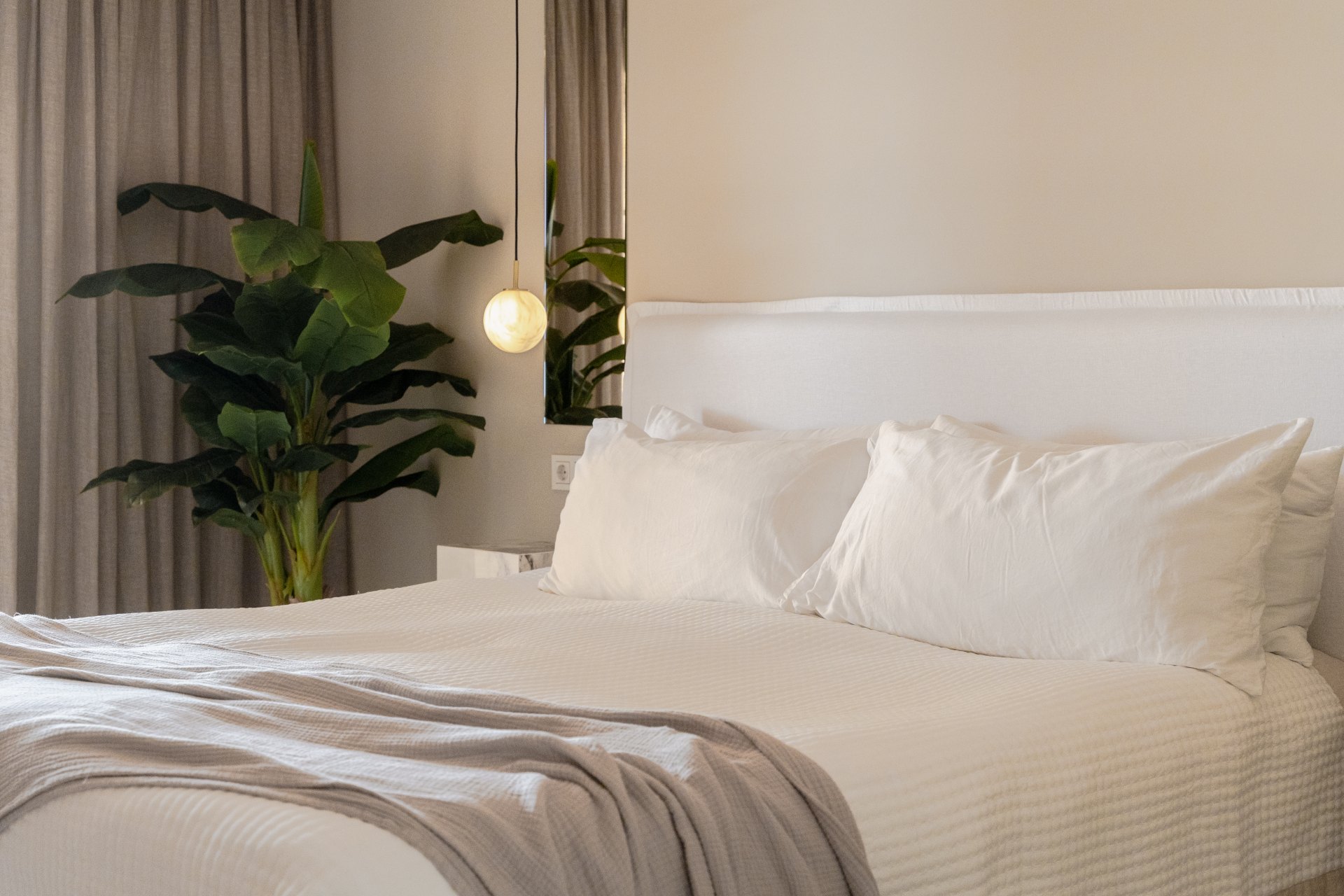 Luxury apartment completely renovated with beautiful sea views in Nueva Andalucia