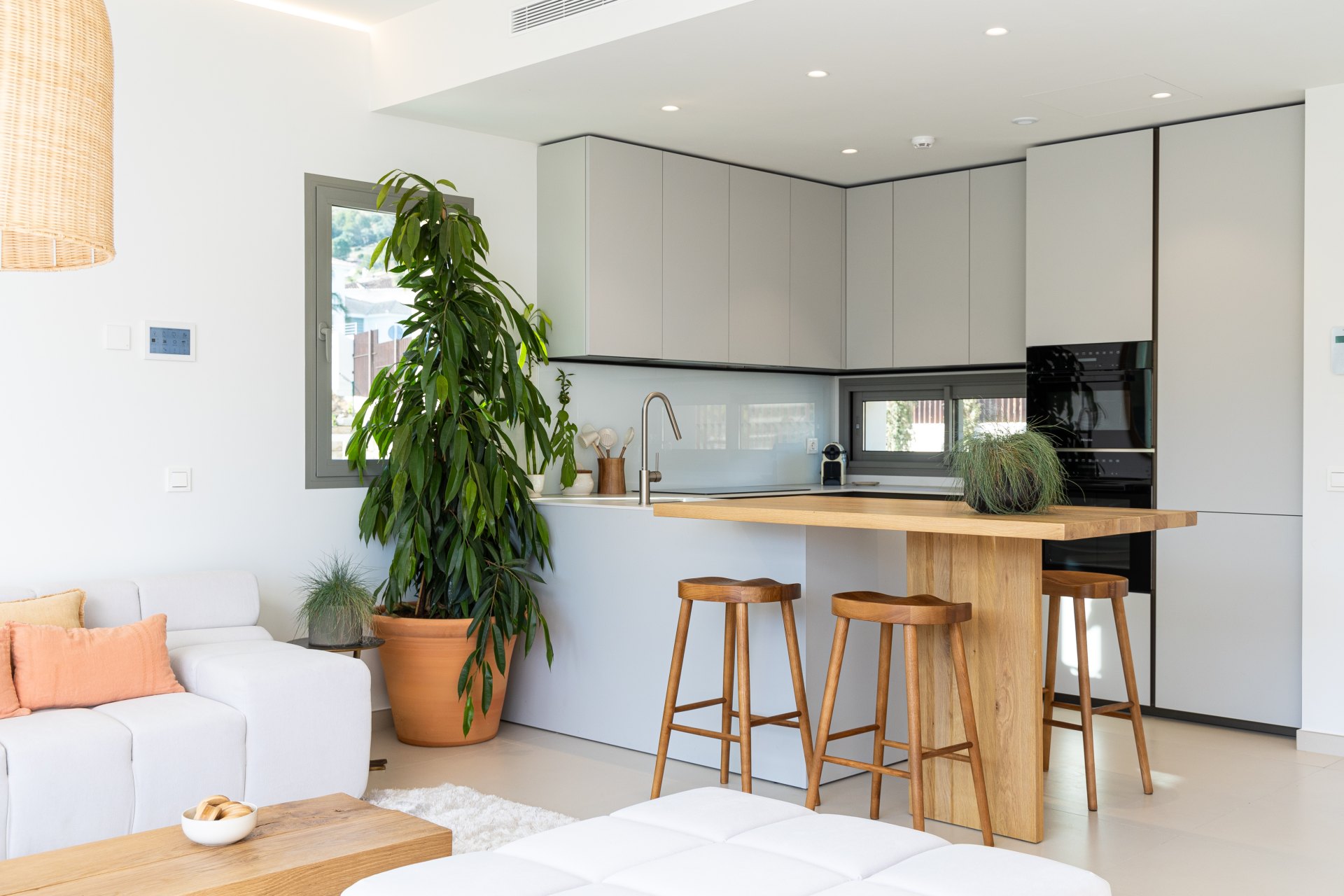 Cálido ático con vistas panorámicas al mar en la prestigiosa zona el Higuerón