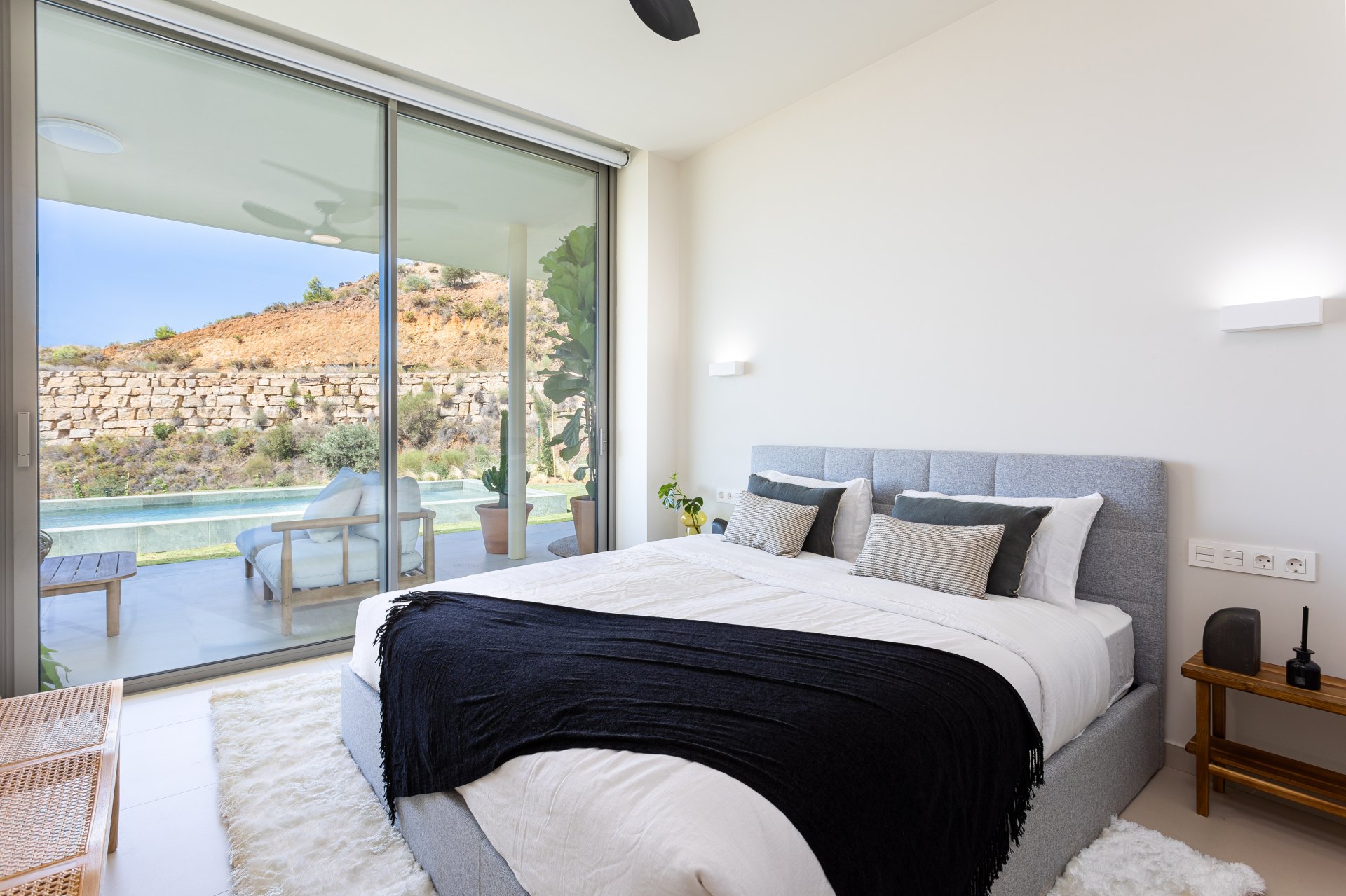 Cálido ático con vistas panorámicas al mar en la prestigiosa zona el Higuerón