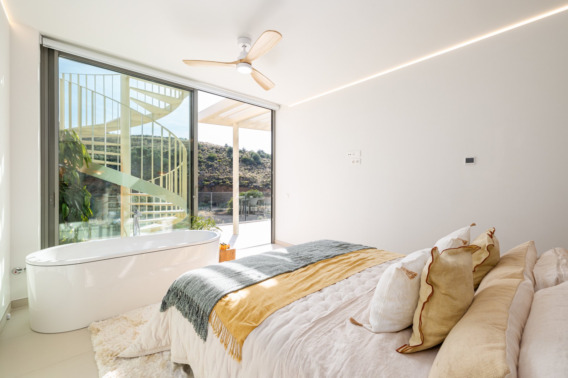 Cálido ático con vistas panorámicas al mar en la prestigiosa zona el Higuerón