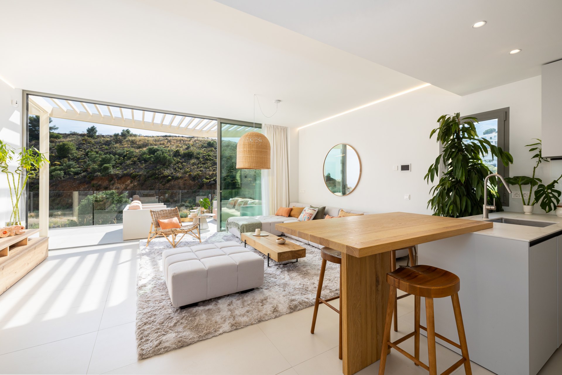 Cálido ático con vistas panorámicas al mar en la prestigiosa zona el Higuerón