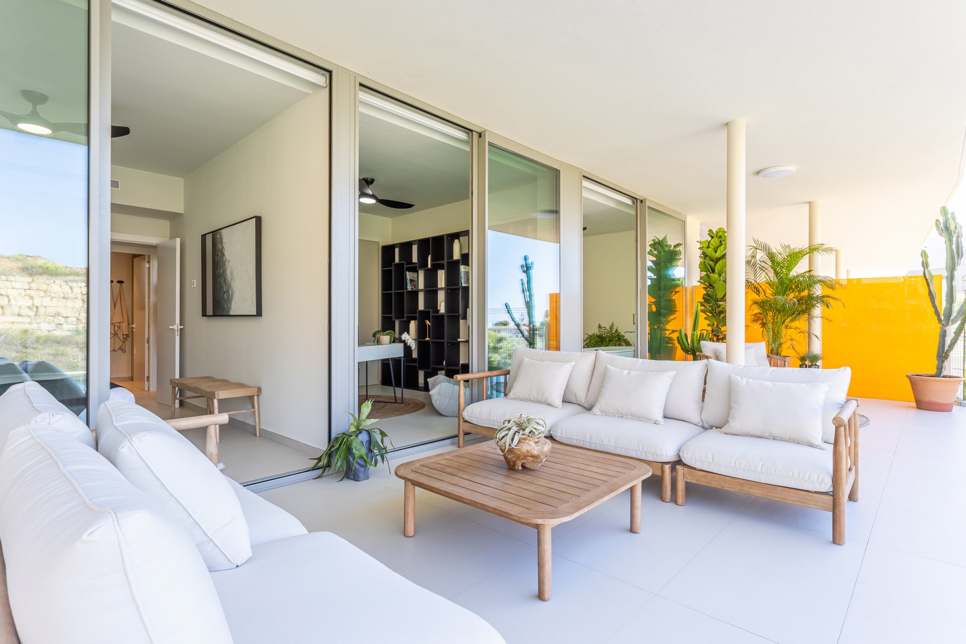 Cálido ático con vistas panorámicas al mar en la prestigiosa zona el Higuerón