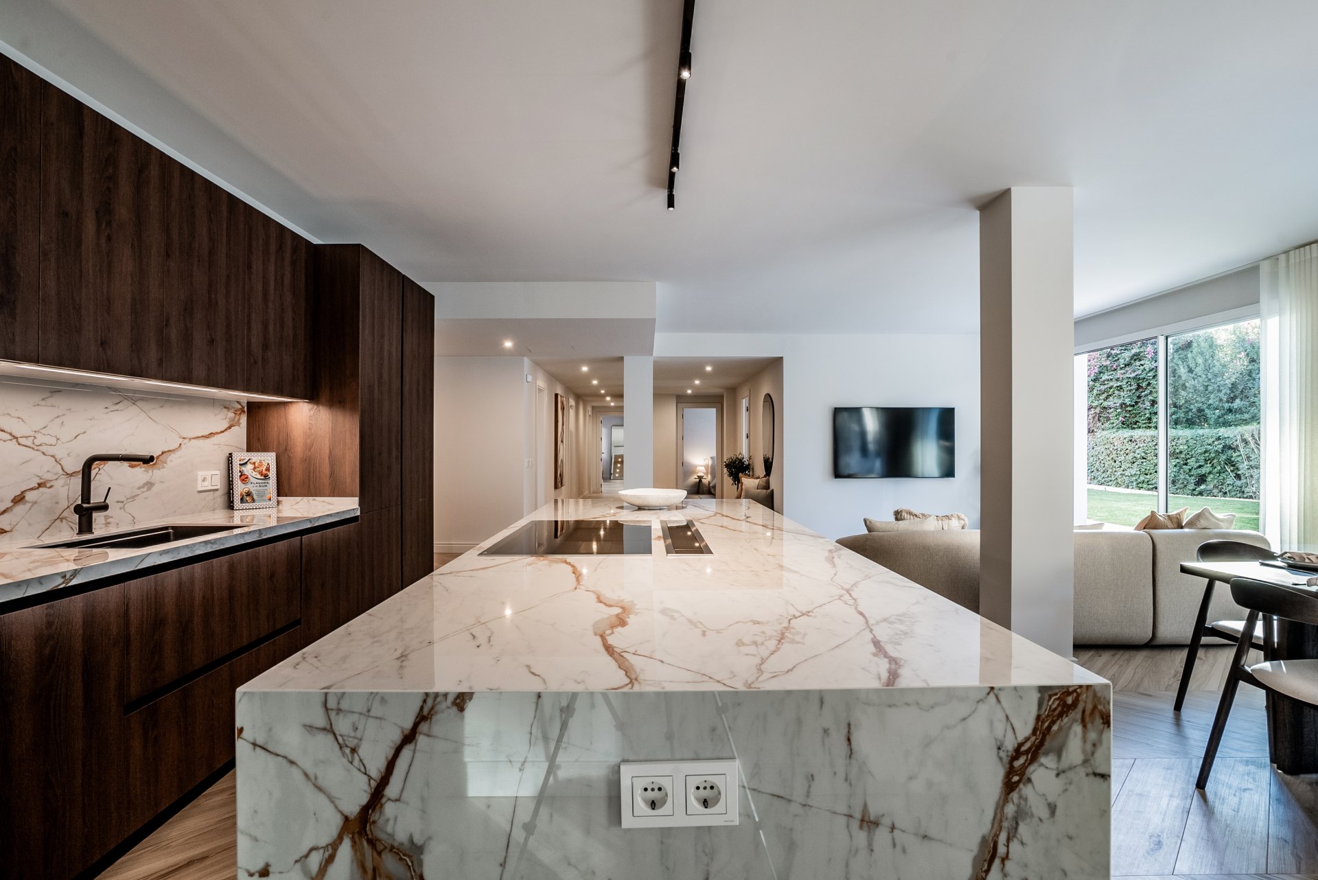 Exclusivo apartamento de planta baja en Milla de Oro, Marbella