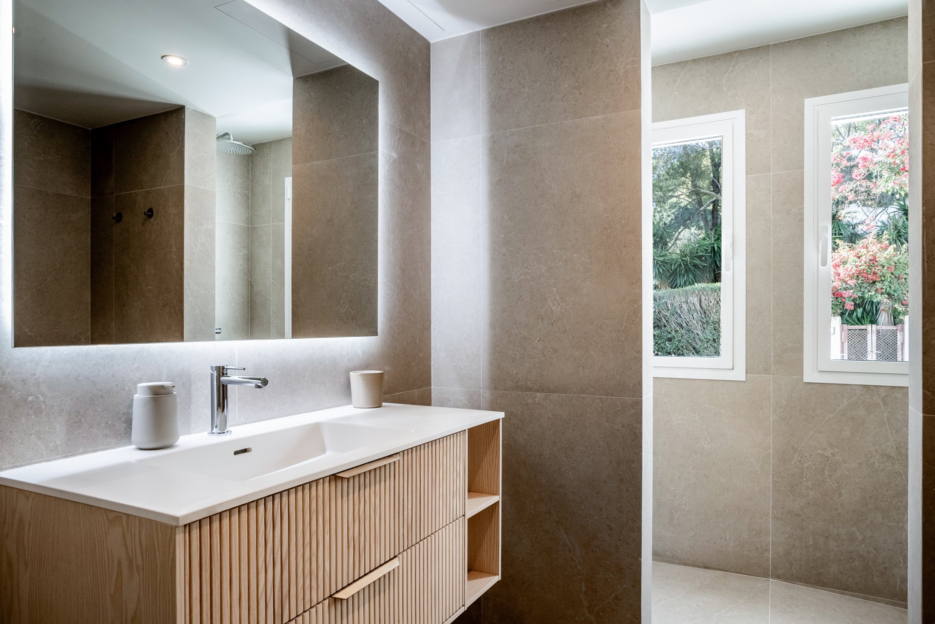 Exclusivo apartamento de planta baja en Milla de Oro, Marbella