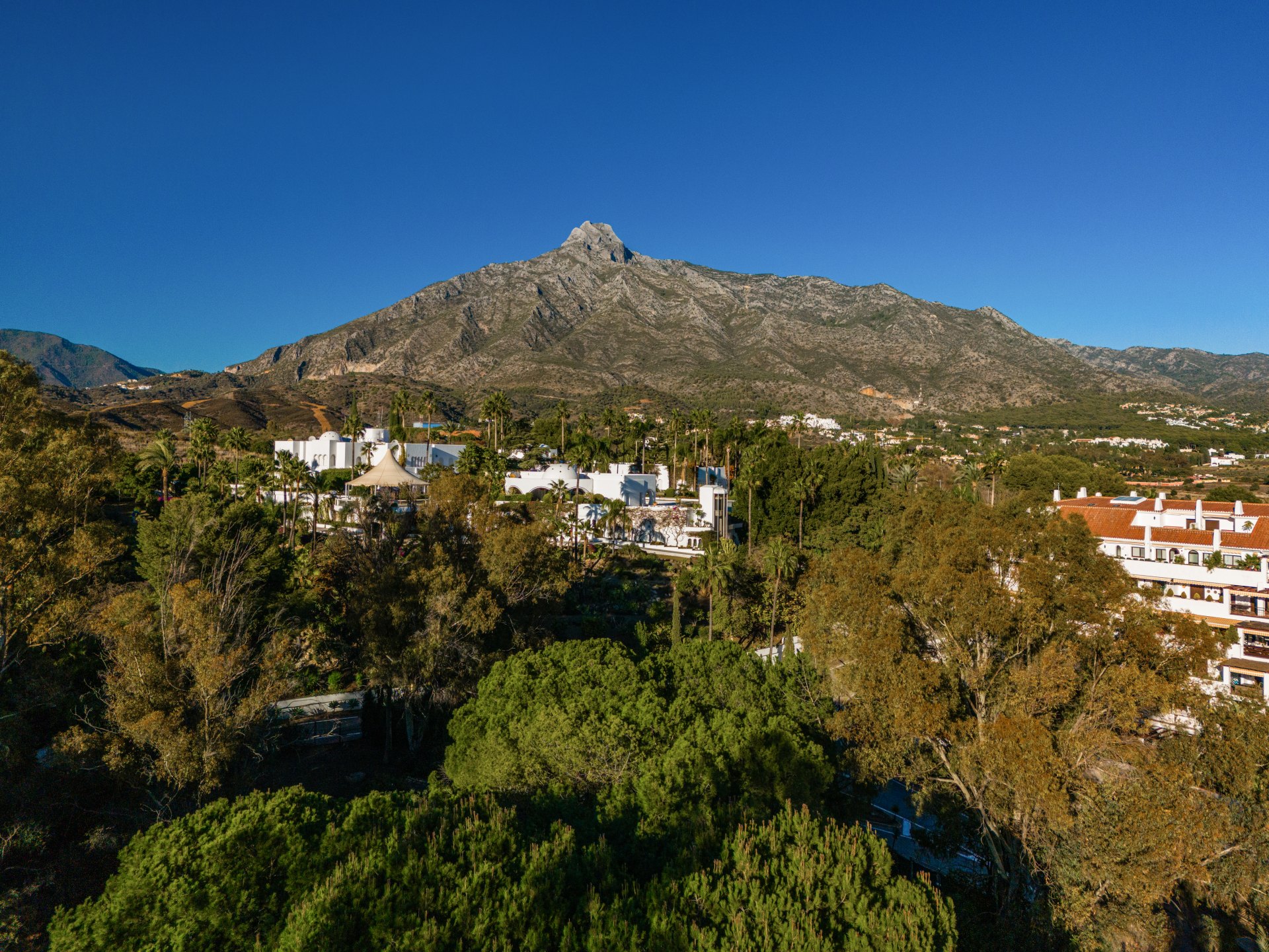 Exclusivo apartamento de planta baja en Milla de Oro, Marbella