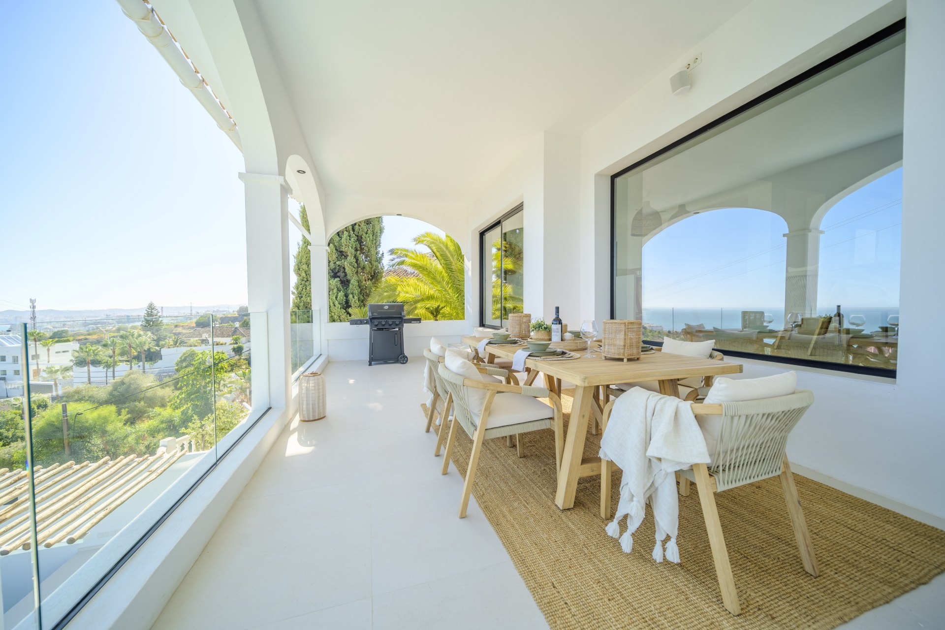 Exquisite completely refurbished villa with frontal sea views in Capellanía, Benalmádena