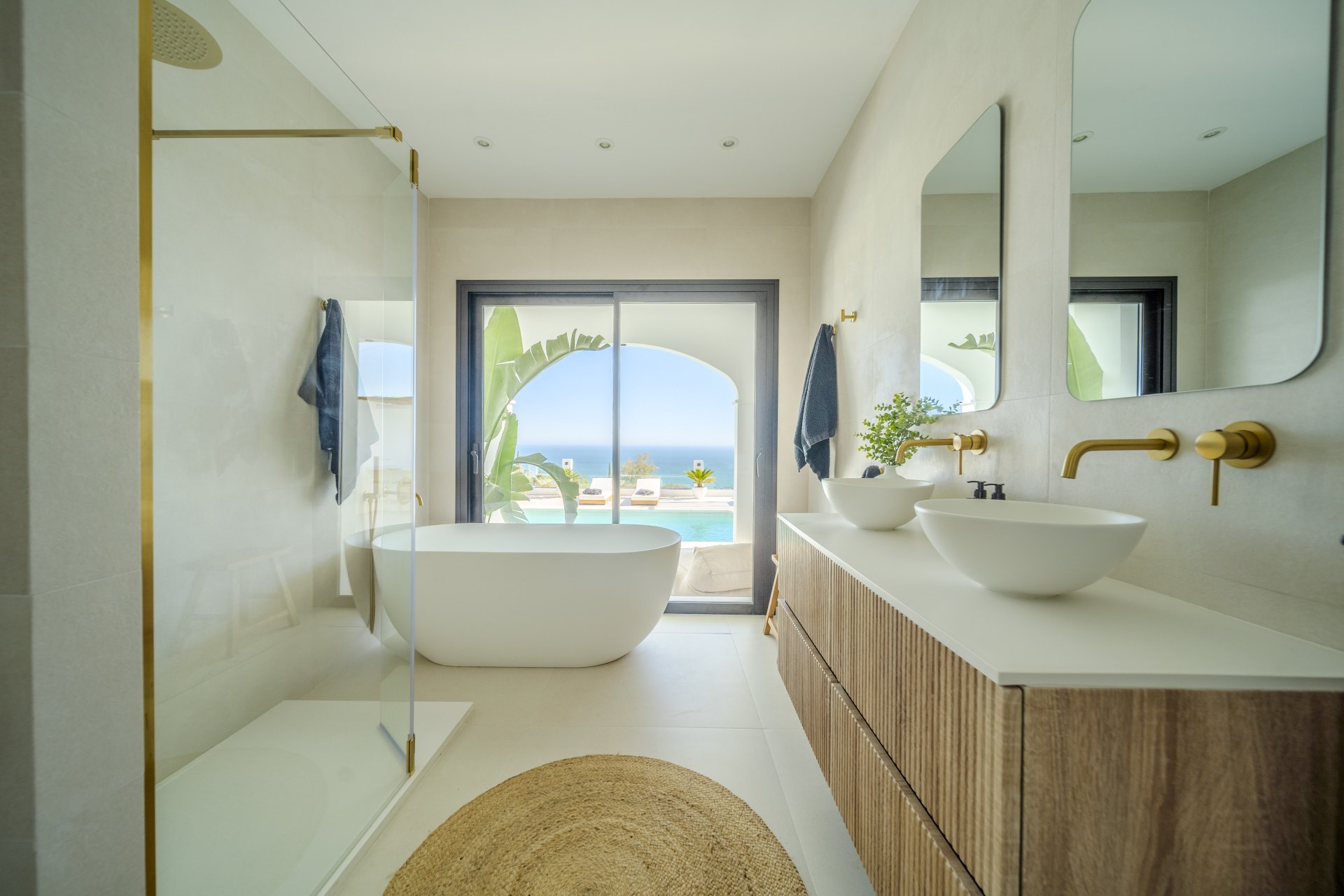 Exquisite completely refurbished villa with frontal sea views in Capellanía, Benalmádena