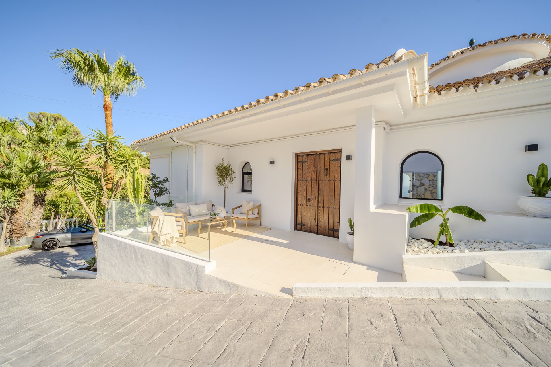 Exquisite completely refurbished villa with frontal sea views in Capellanía, Benalmádena