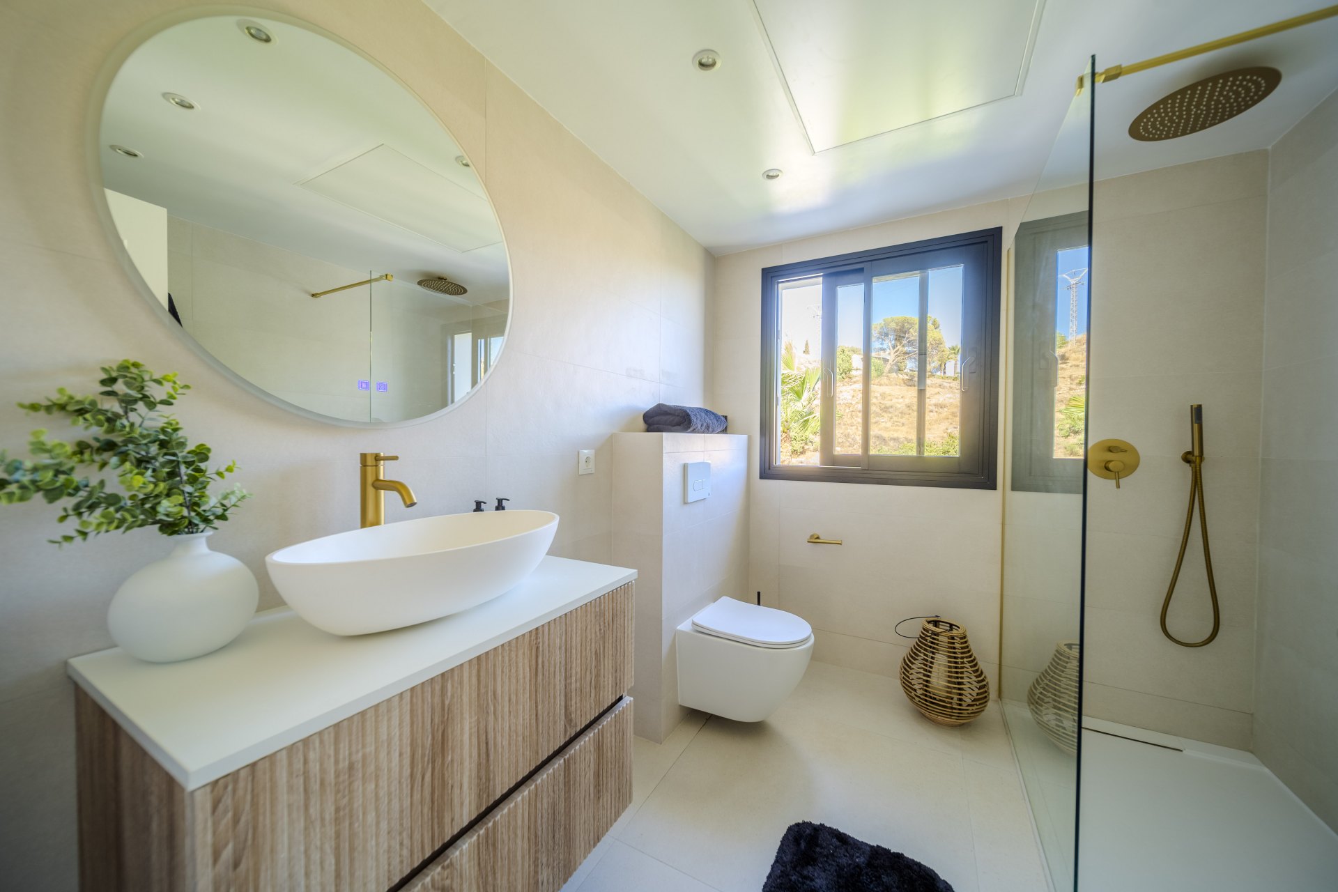 Exquisite completely refurbished villa with frontal sea views in Capellanía, Benalmádena