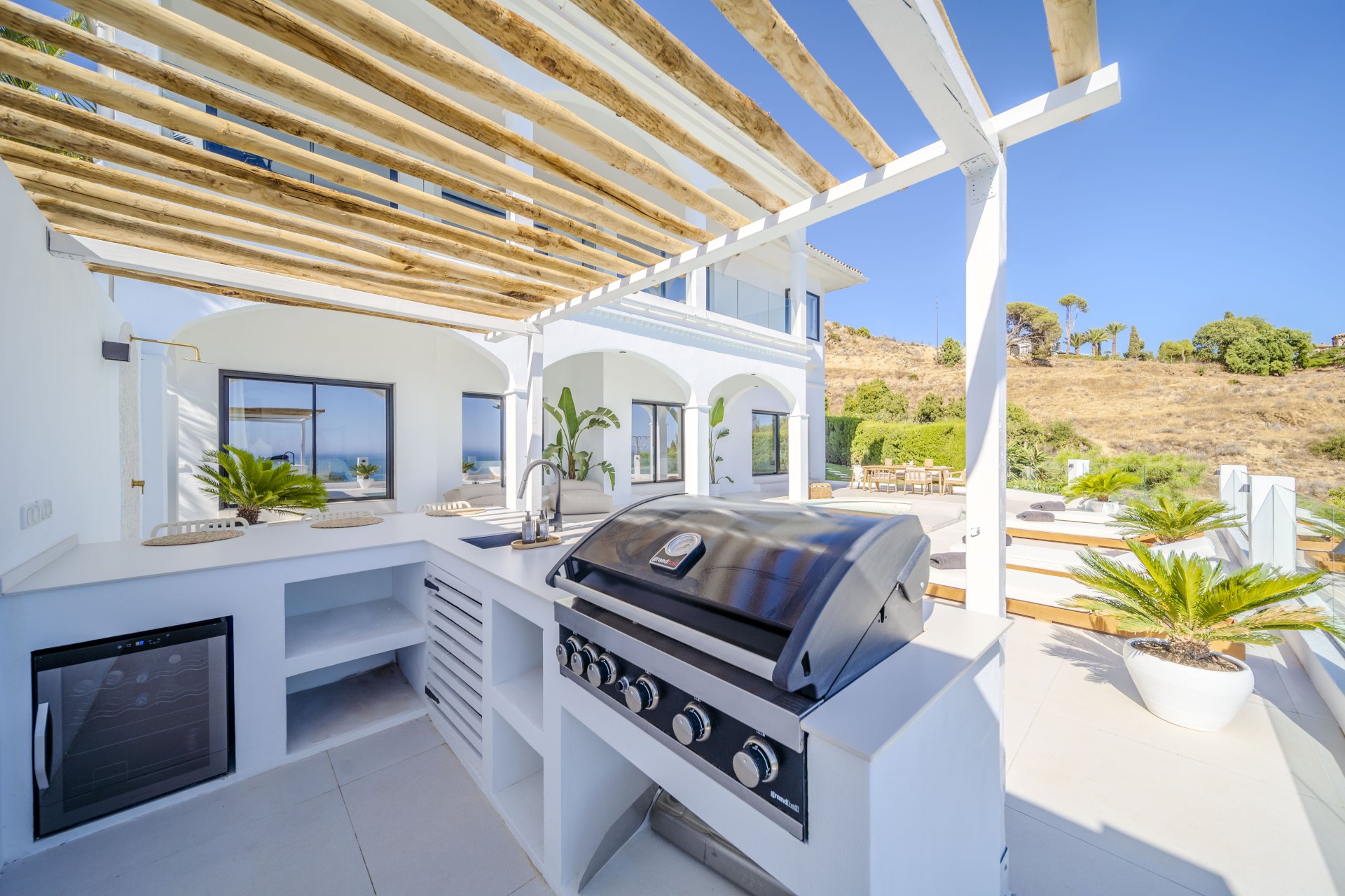 Exquisite completely refurbished villa with frontal sea views in Capellanía, Benalmádena