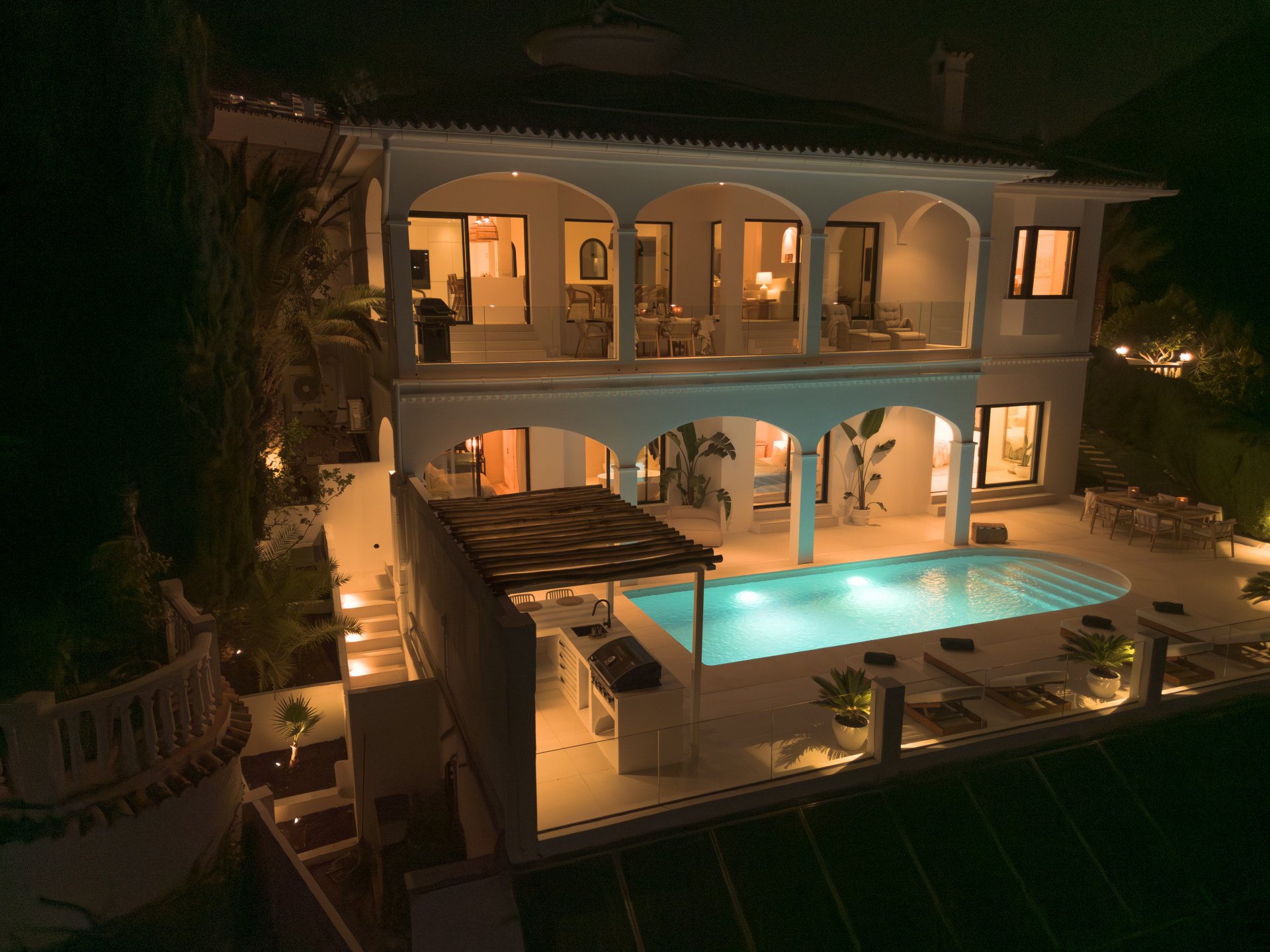 Exquisite completely refurbished villa with frontal sea views in Capellanía, Benalmádena