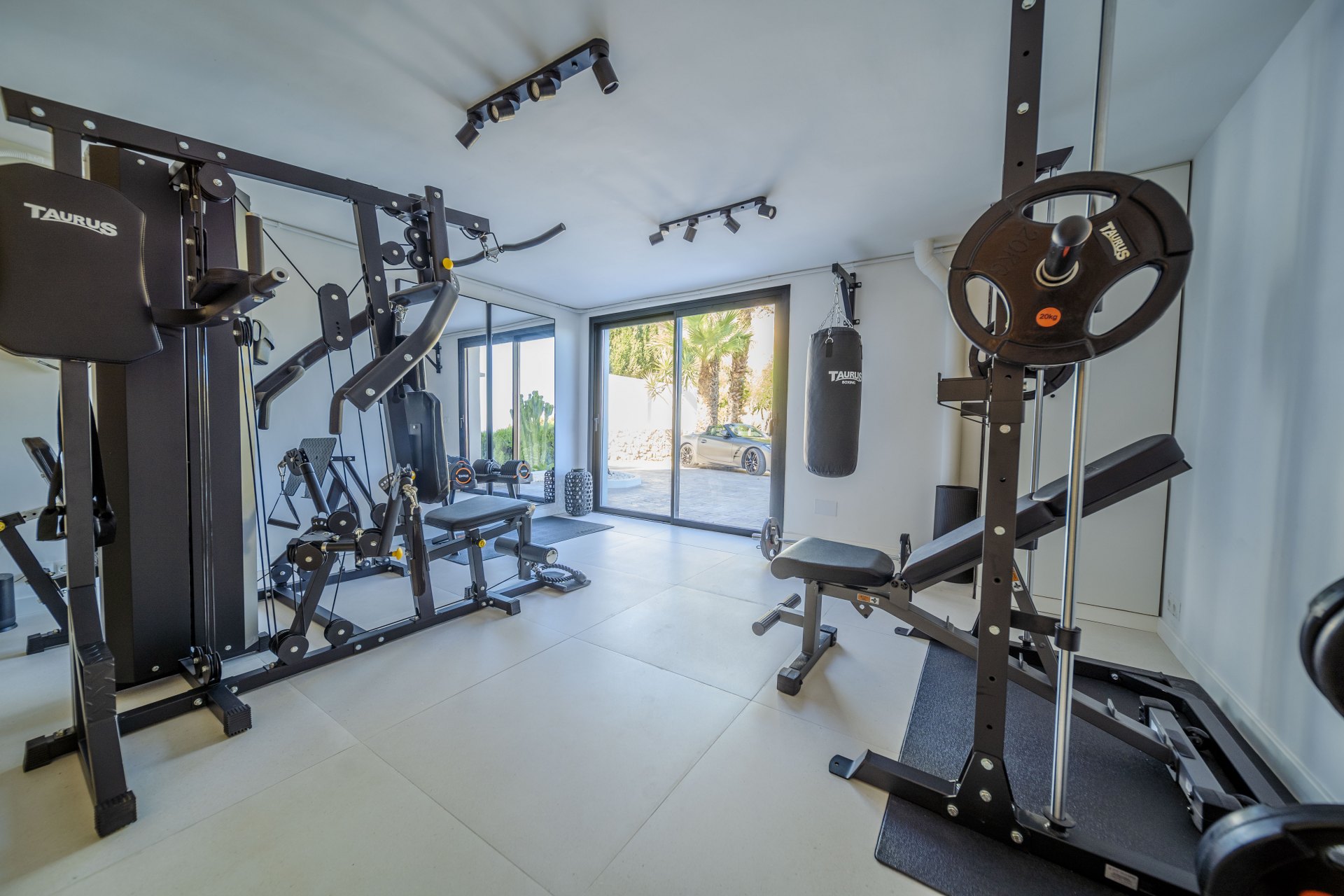 Exquisite completely refurbished villa with frontal sea views in Capellanía, Benalmádena