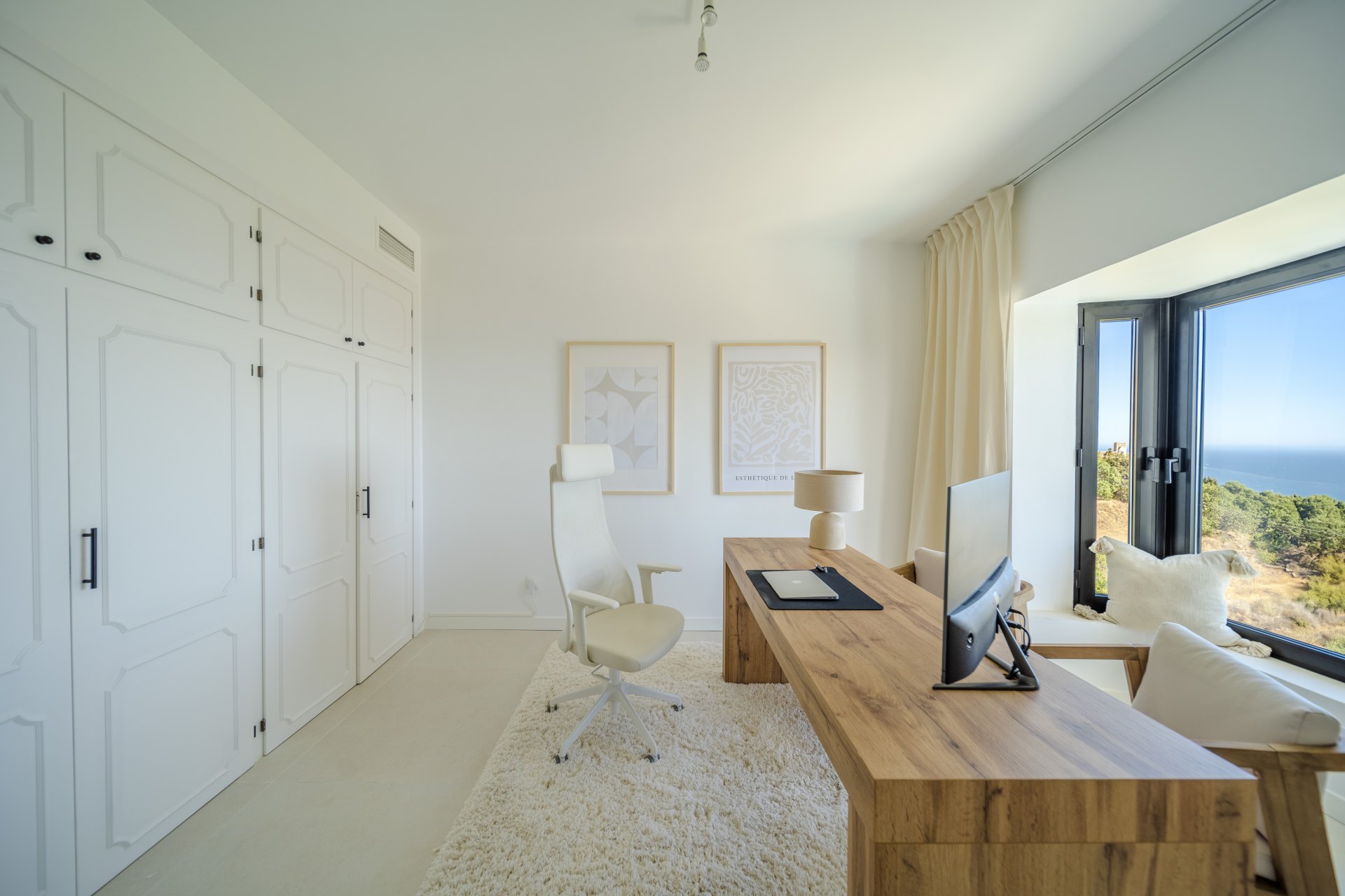 Exquisite completely refurbished villa with frontal sea views in Capellanía, Benalmádena