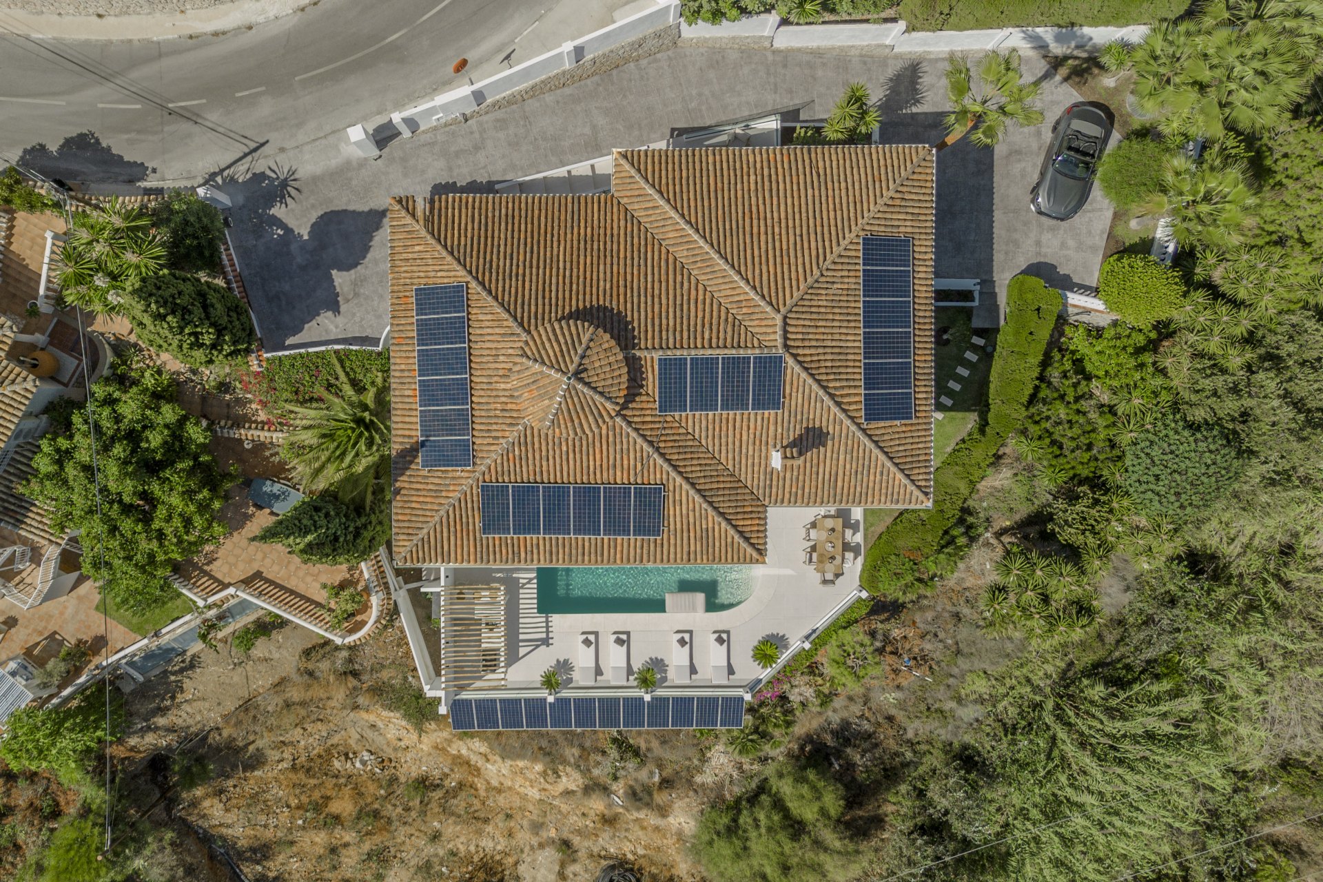 Exquisite completely refurbished villa with frontal sea views in Capellanía, Benalmádena