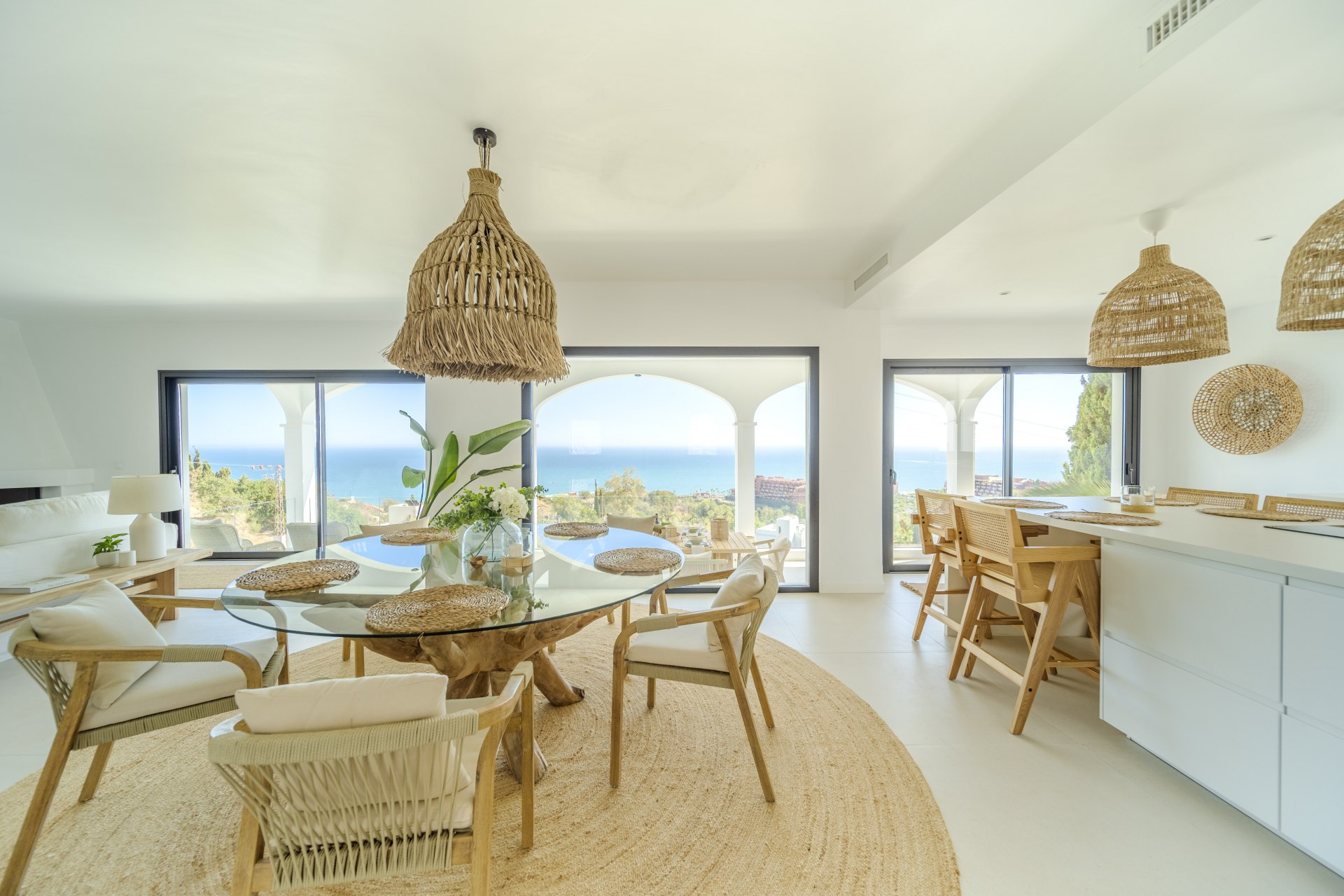 Exquisite completely refurbished villa with frontal sea views in Capellanía, Benalmádena