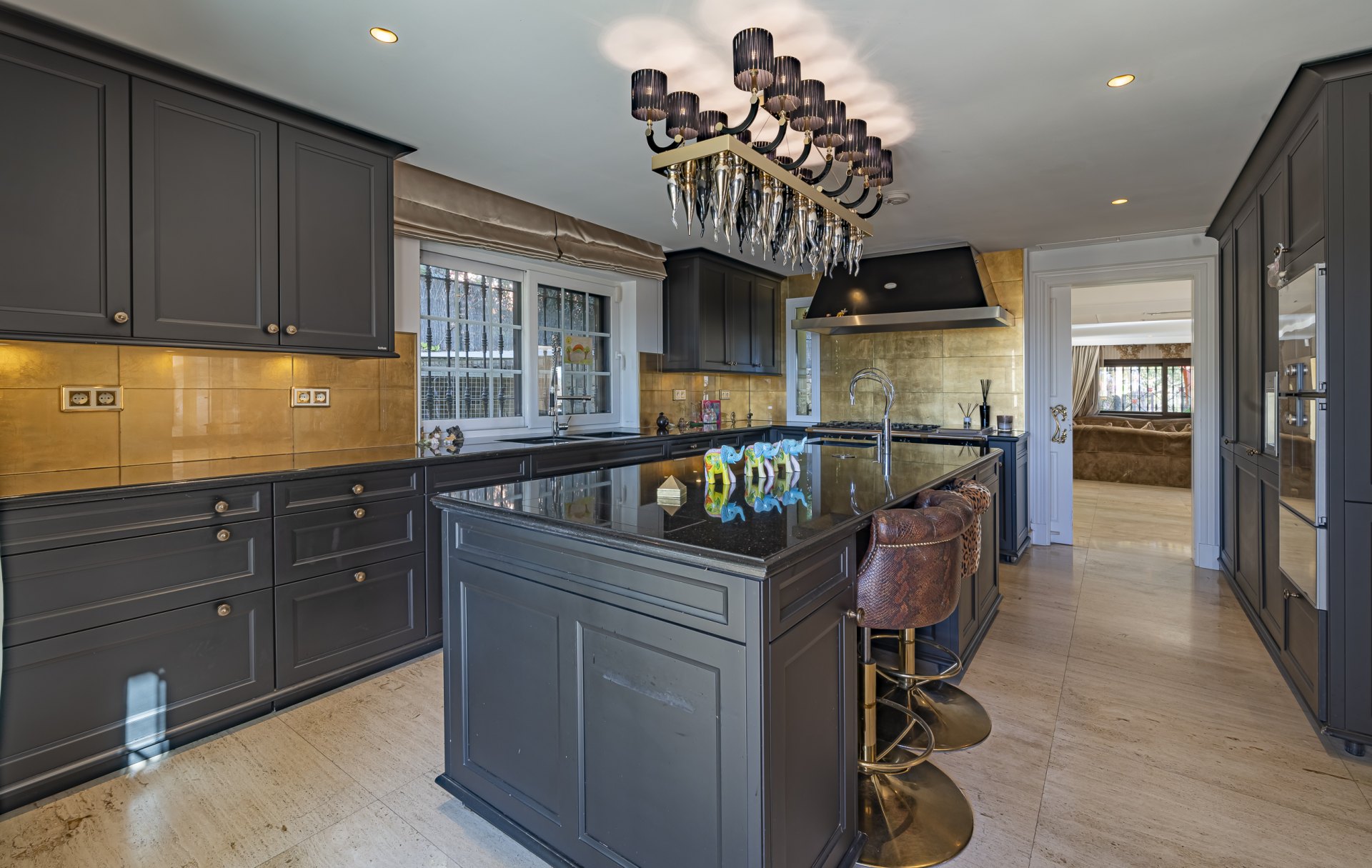 Magnificent large villa with incredible panoramic views located in the prestigious El Herrojo, Benahavis