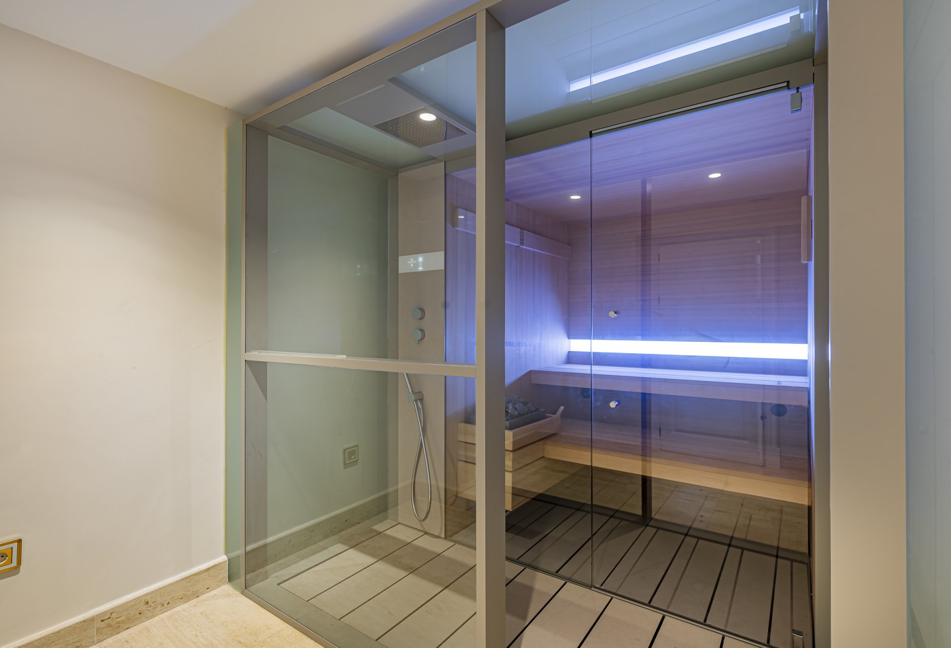 Magnificent large villa with incredible panoramic views located in the prestigious El Herrojo, Benahavis