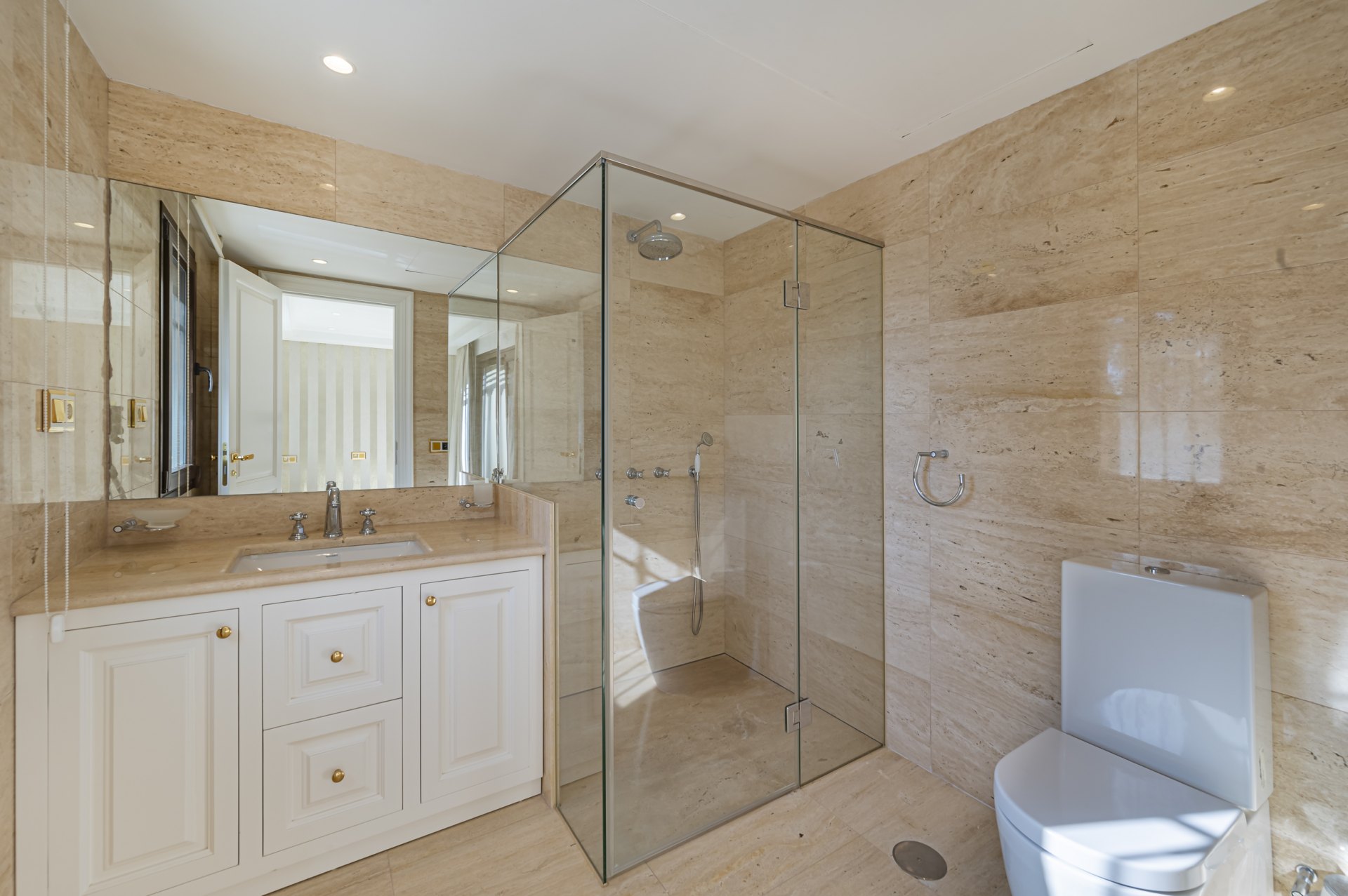 Magnificent large villa with incredible panoramic views located in the prestigious El Herrojo, Benahavis