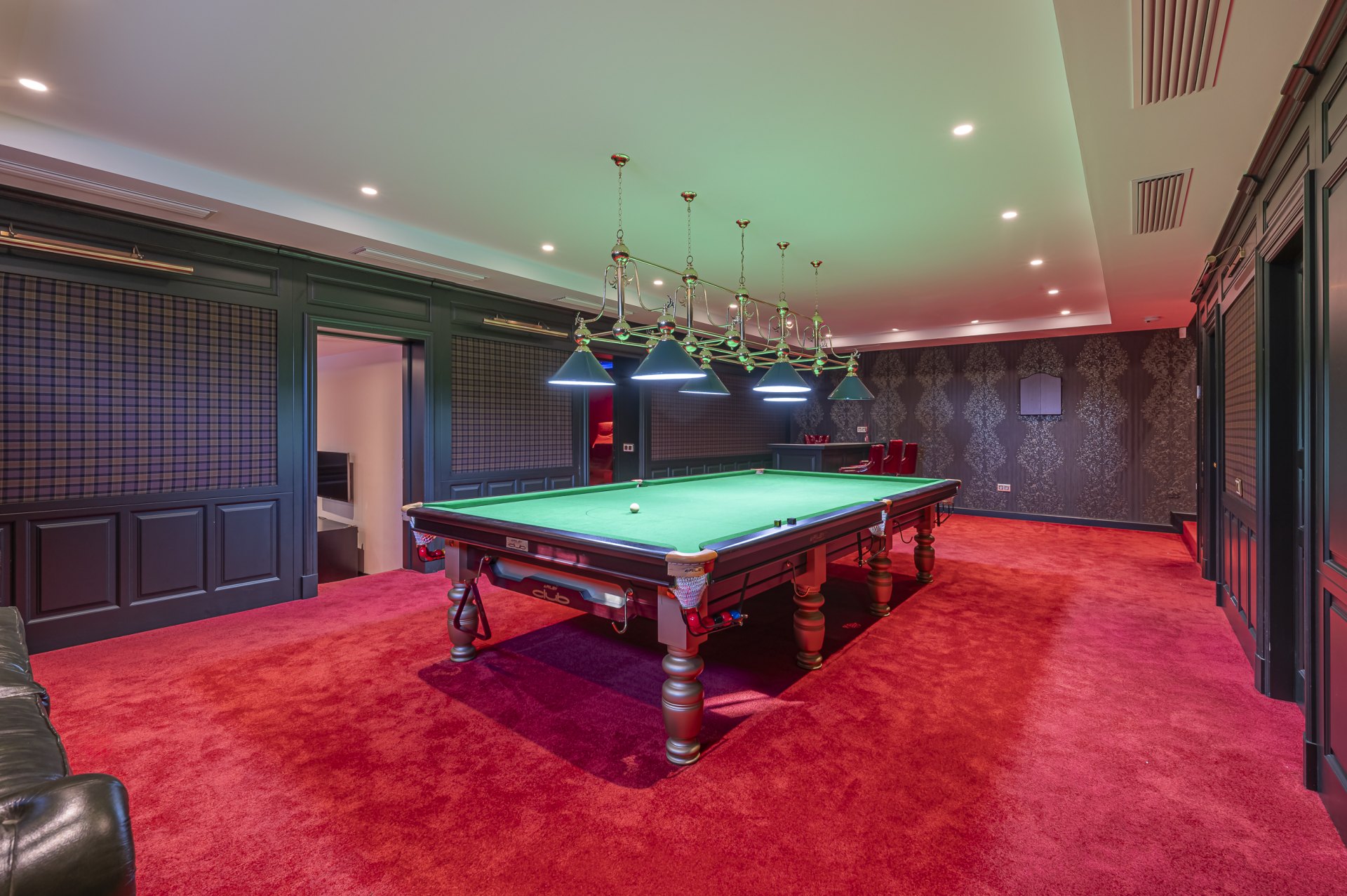 Magnificent large villa with incredible panoramic views located in the prestigious El Herrojo, Benahavis