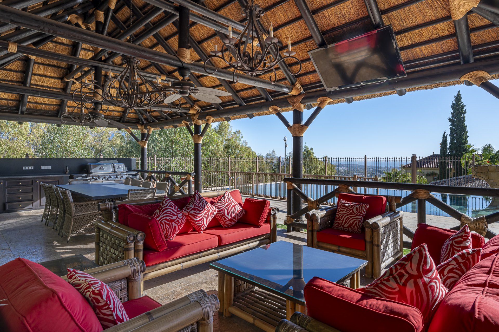 Magnificent large villa with incredible panoramic views located in the prestigious El Herrojo, Benahavis