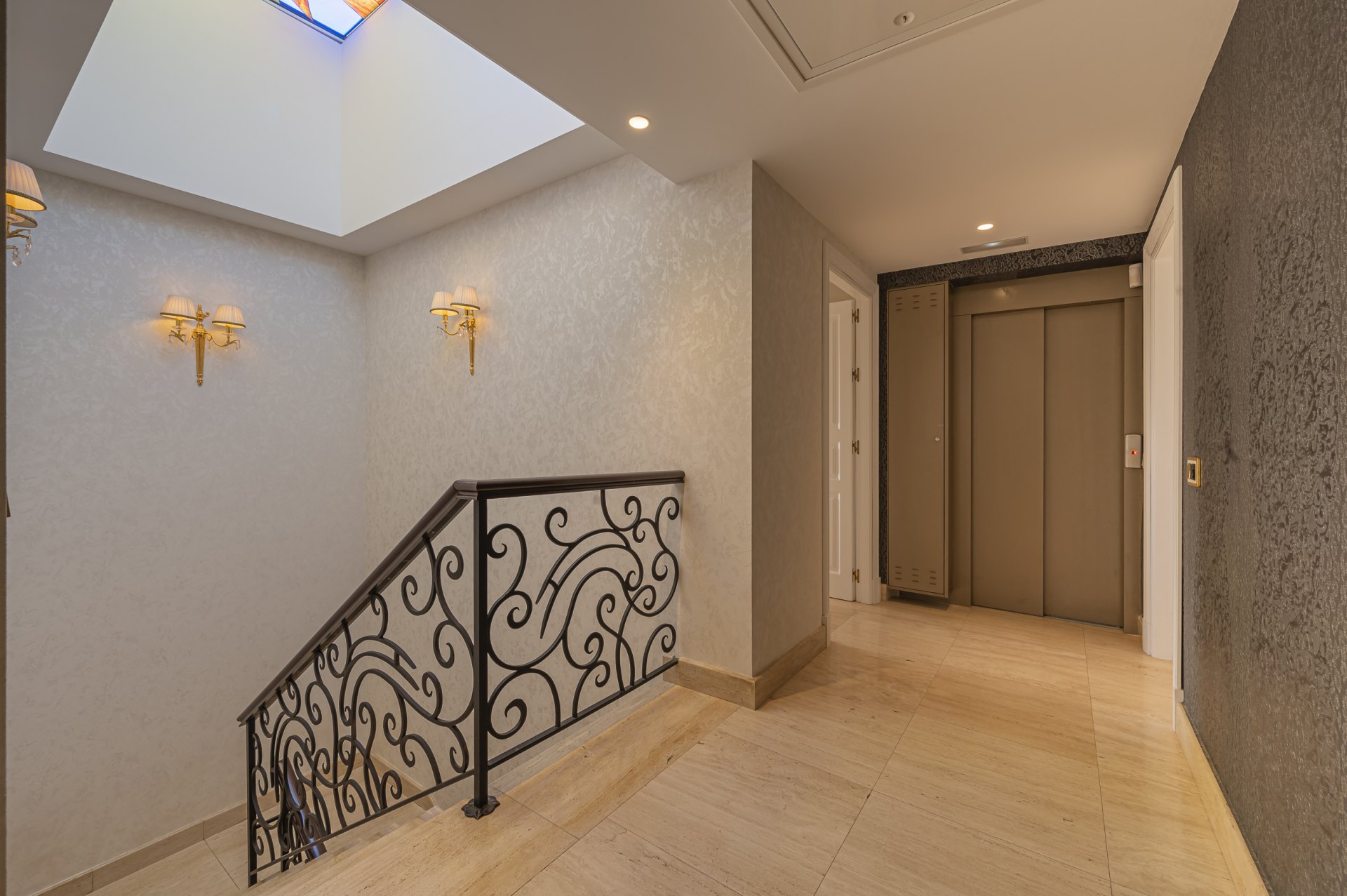 Magnificent large villa with incredible panoramic views located in the prestigious El Herrojo, Benahavis