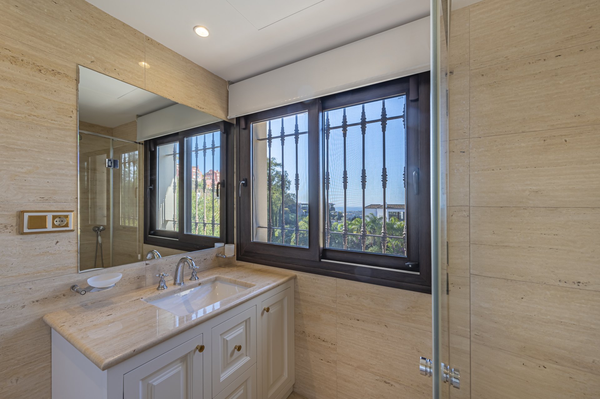 Magnificent large villa with incredible panoramic views located in the prestigious El Herrojo, Benahavis