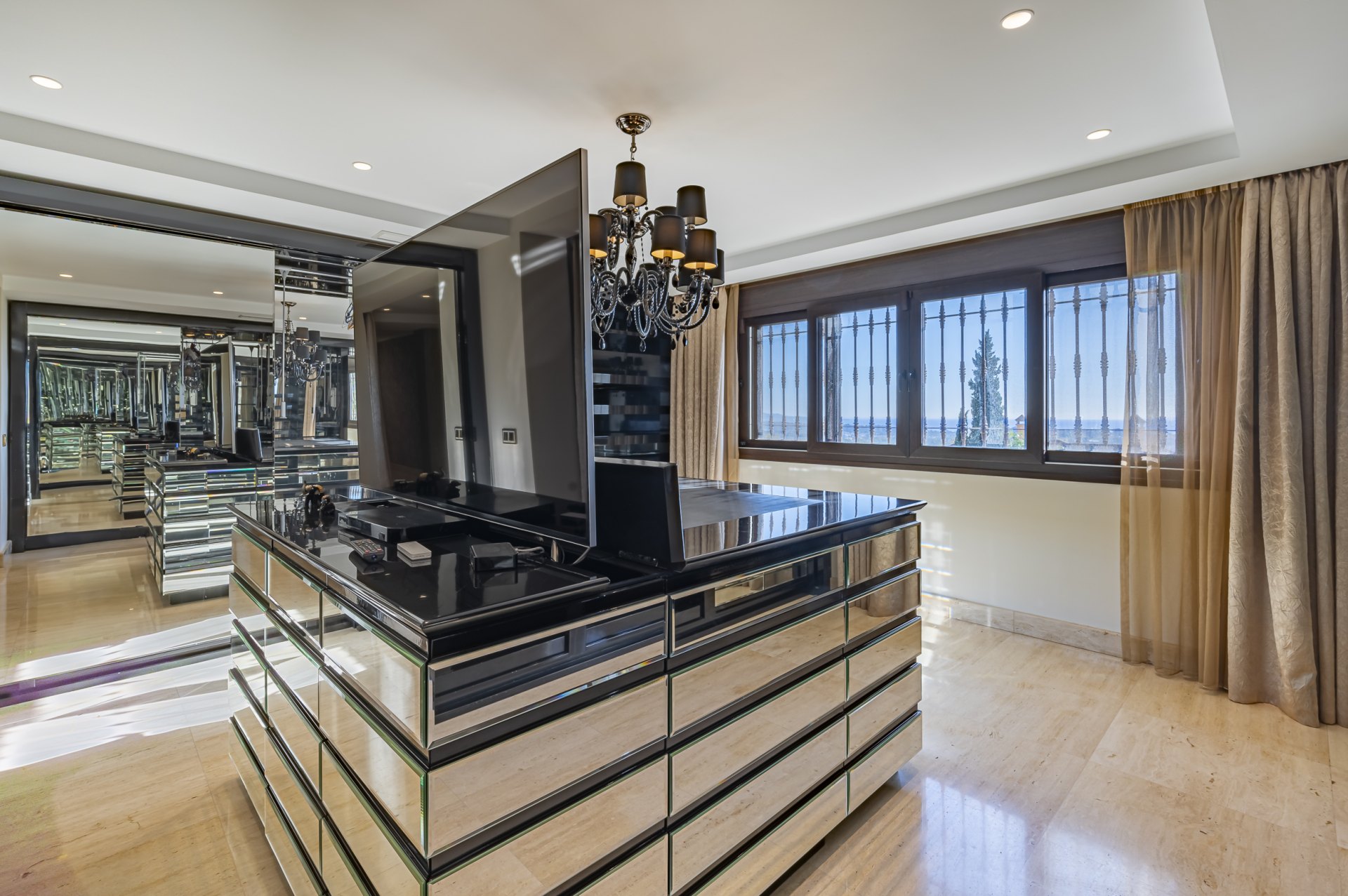 Magnificent large villa with incredible panoramic views located in the prestigious El Herrojo, Benahavis