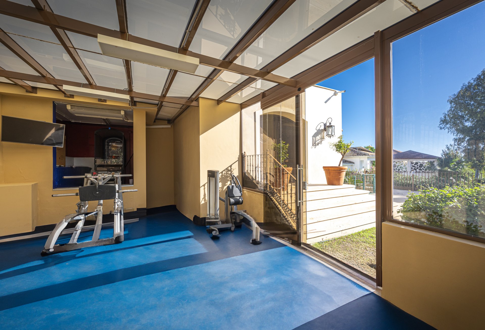 Magnificent large villa with incredible panoramic views located in the prestigious El Herrojo, Benahavis