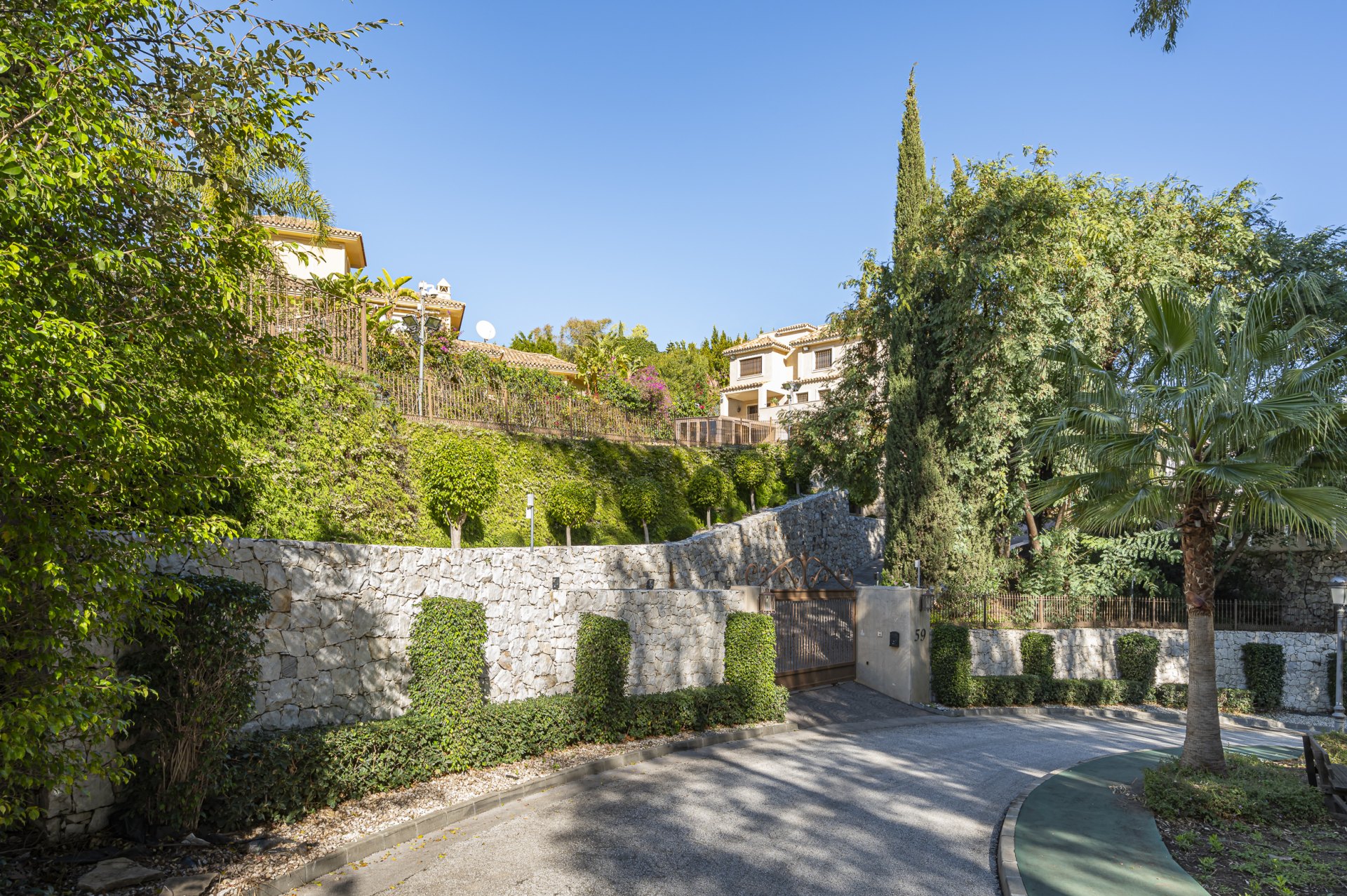 Magnificent large villa with incredible panoramic views located in the prestigious El Herrojo, Benahavis
