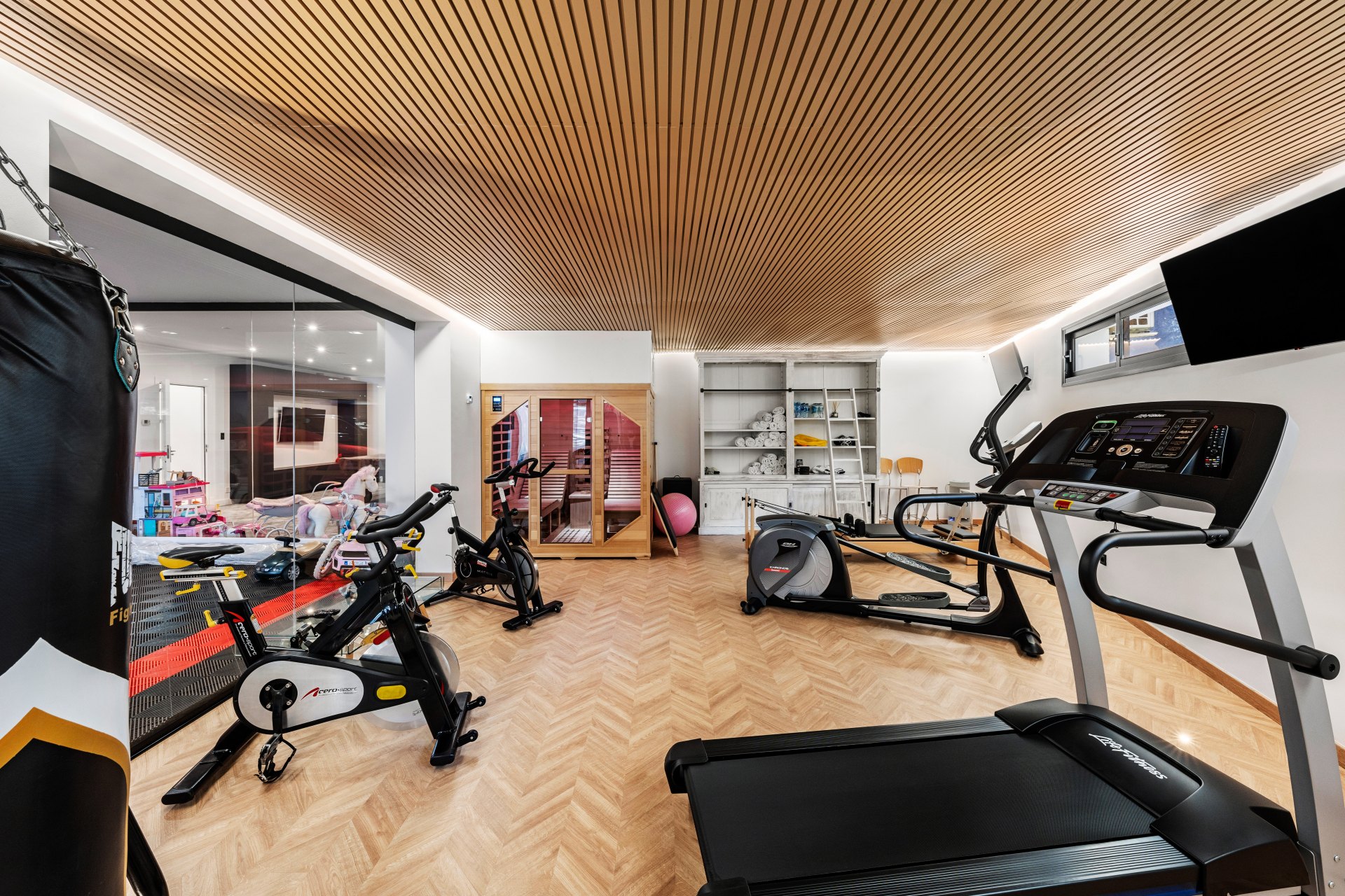 Sublime villa in a private setting surrounded by nature in Las Chapas, Marbella