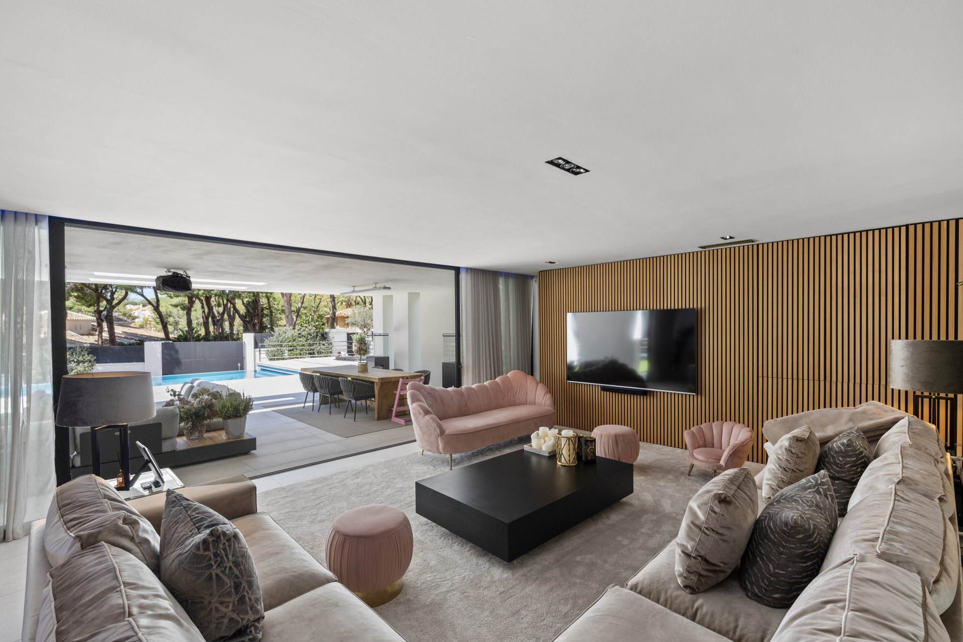 Sublime villa in a private setting surrounded by nature in Las Chapas, Marbella