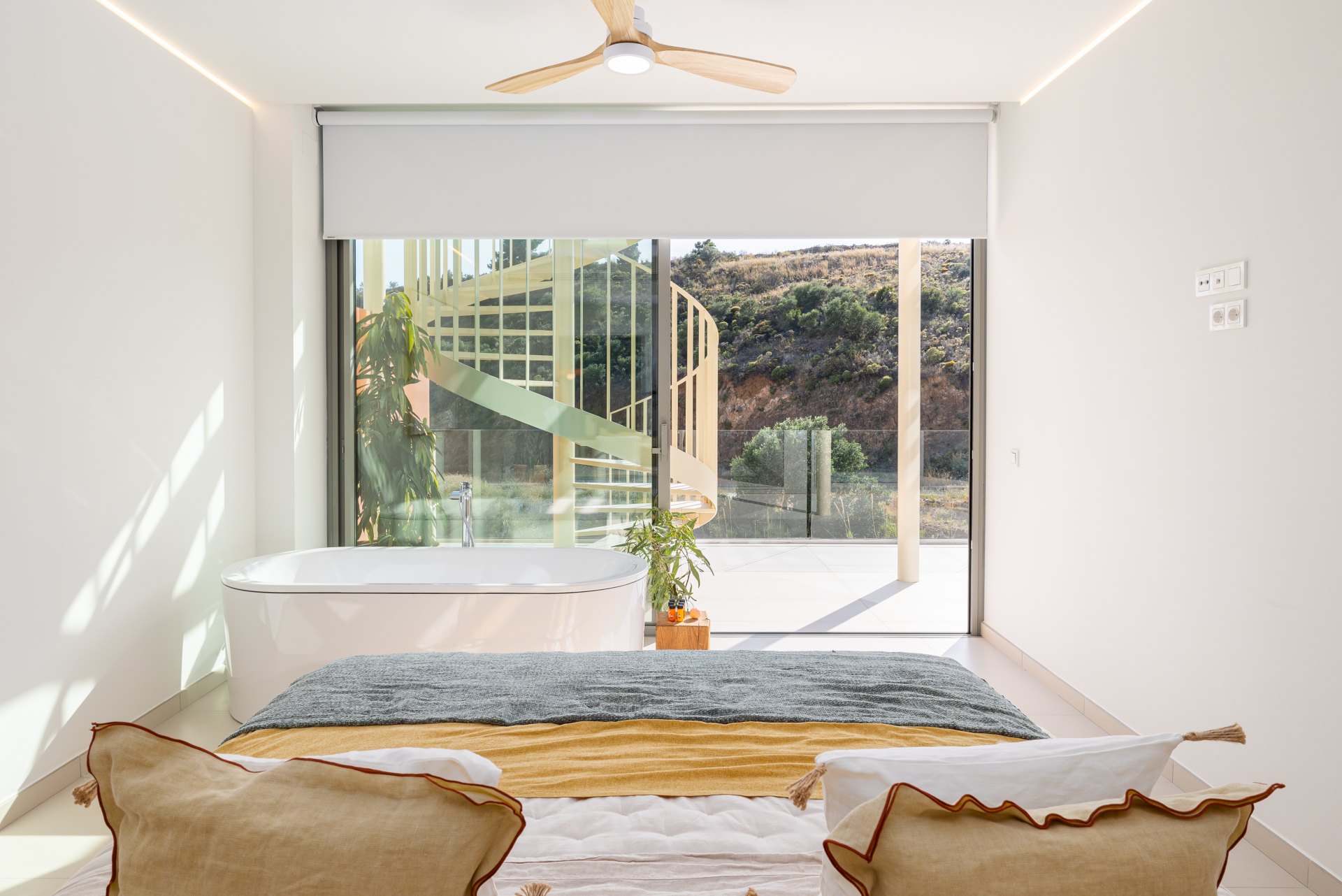 Acogedor ático con espectaculares vistas al mar y entrega inmediata