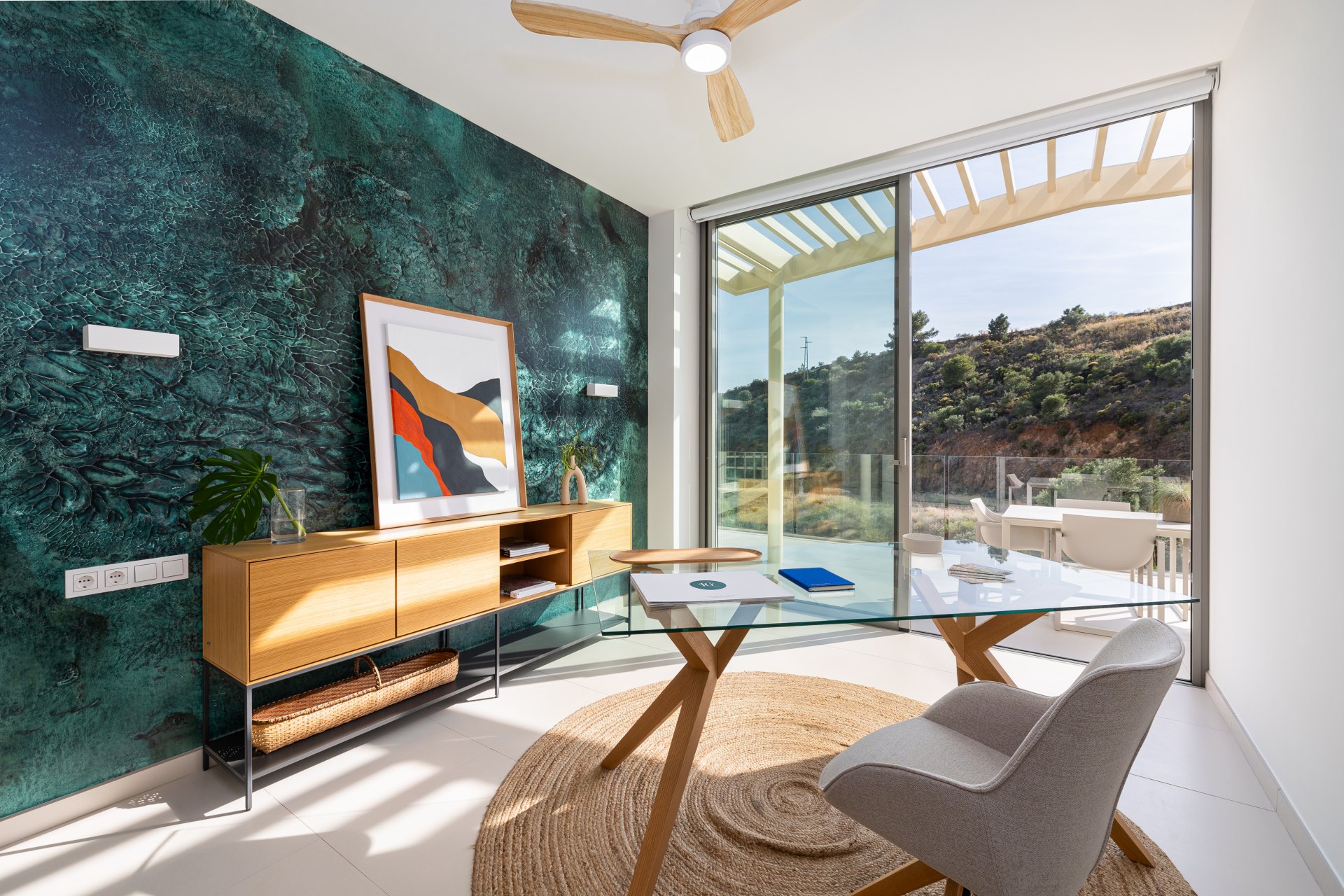 Acogedor ático con espectaculares vistas al mar y entrega inmediata