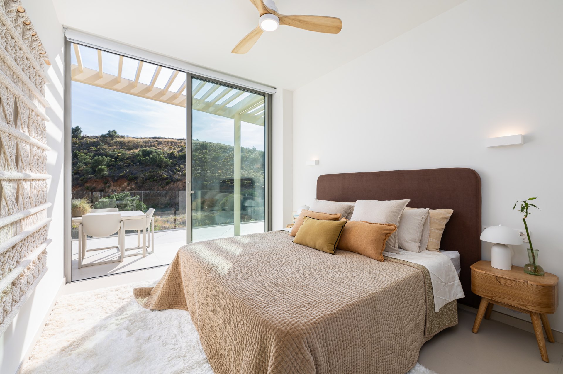 Acogedor ático con espectaculares vistas al mar y entrega inmediata