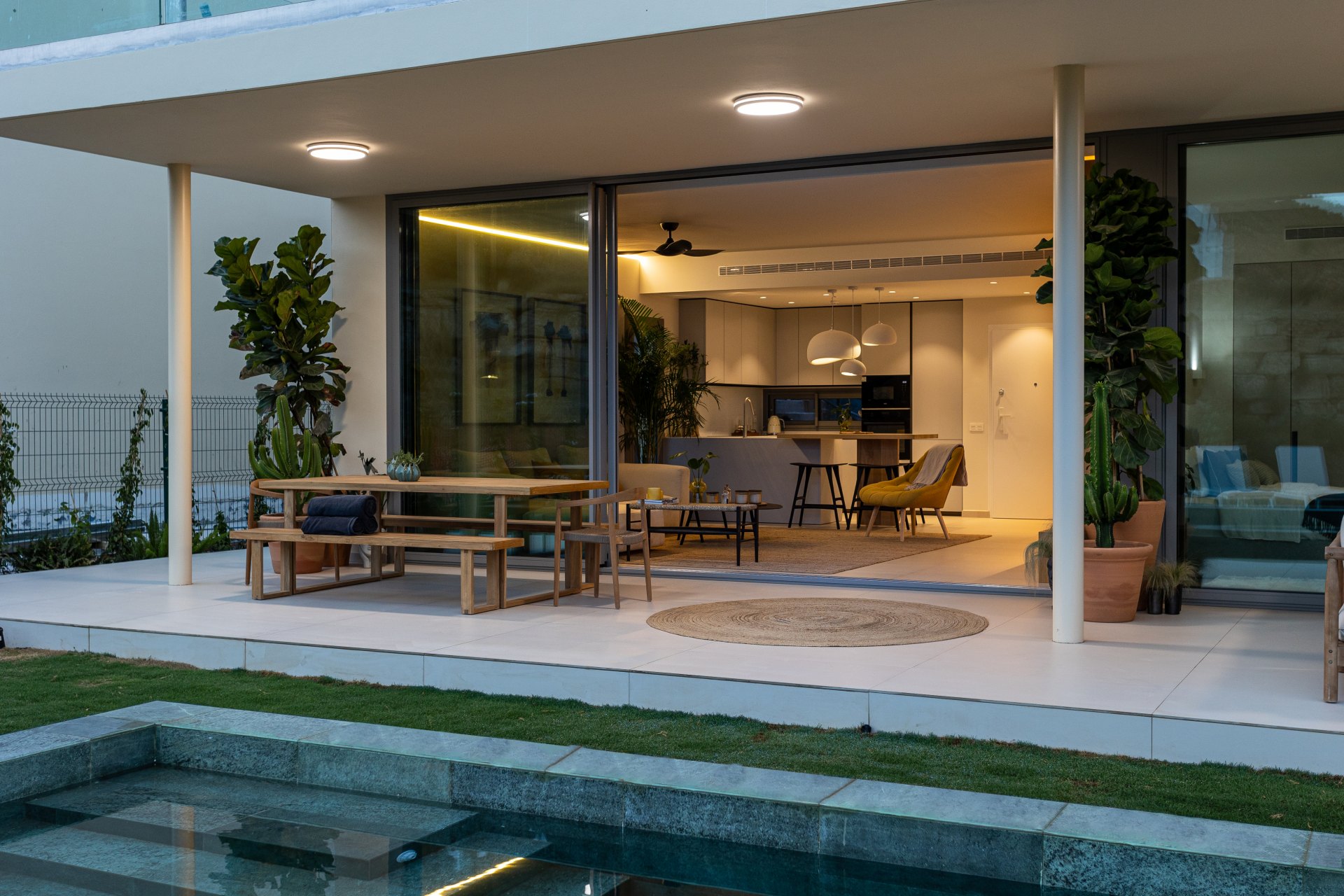 Acogedor ático con espectaculares vistas al mar y entrega inmediata