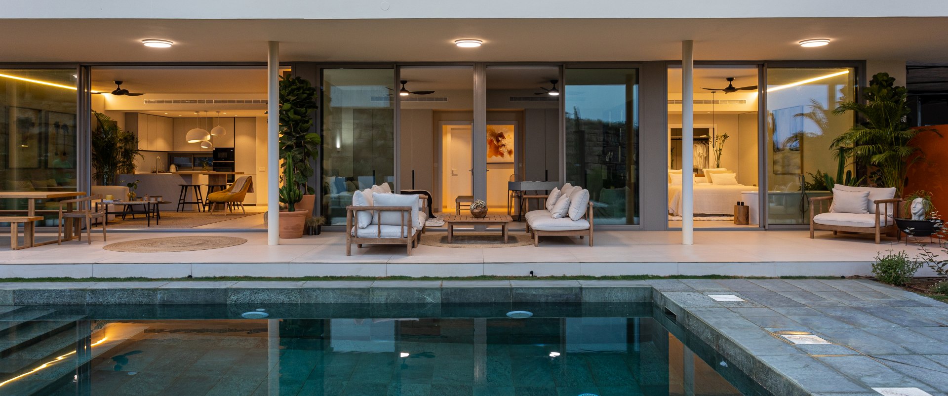 Acogedor ático con espectaculares vistas al mar y entrega inmediata