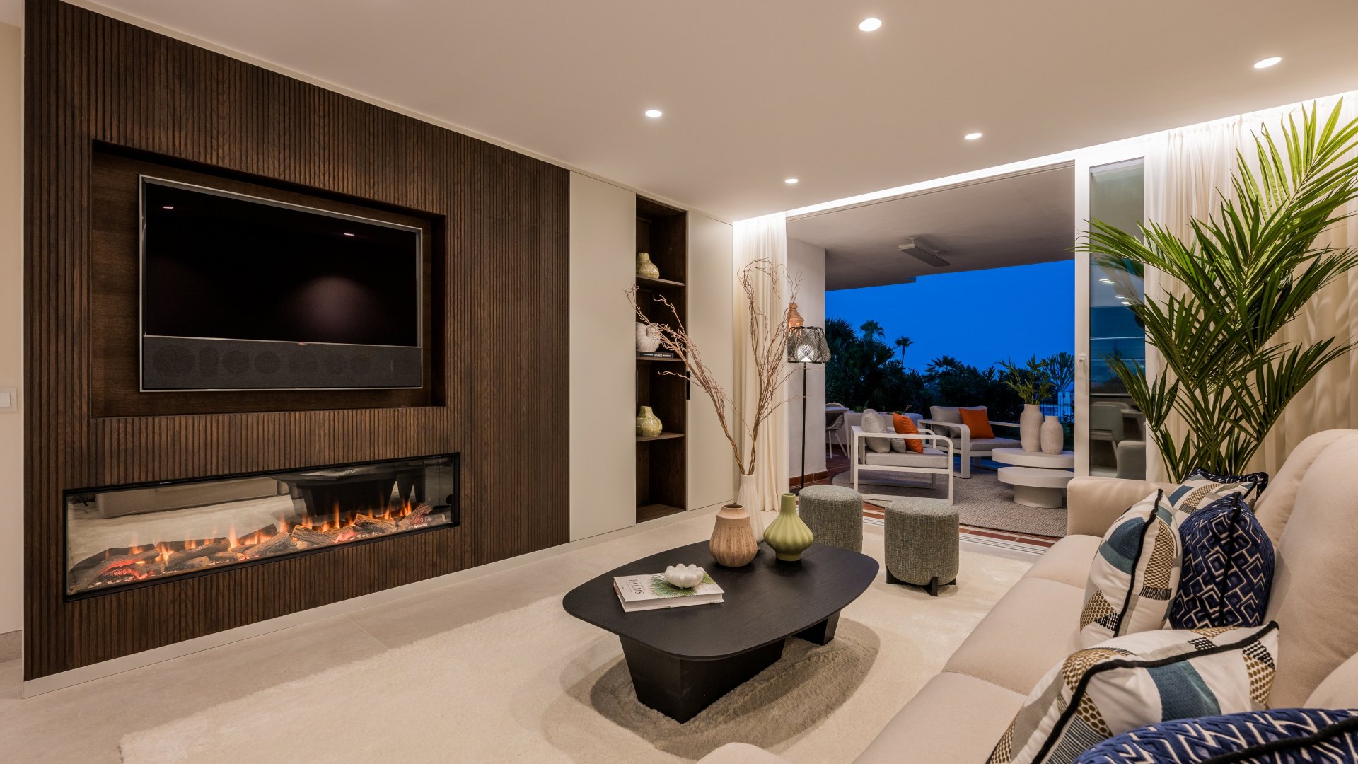 Elegance and spectacular views in the heart of Costalita, New Golden Mile, Estepona