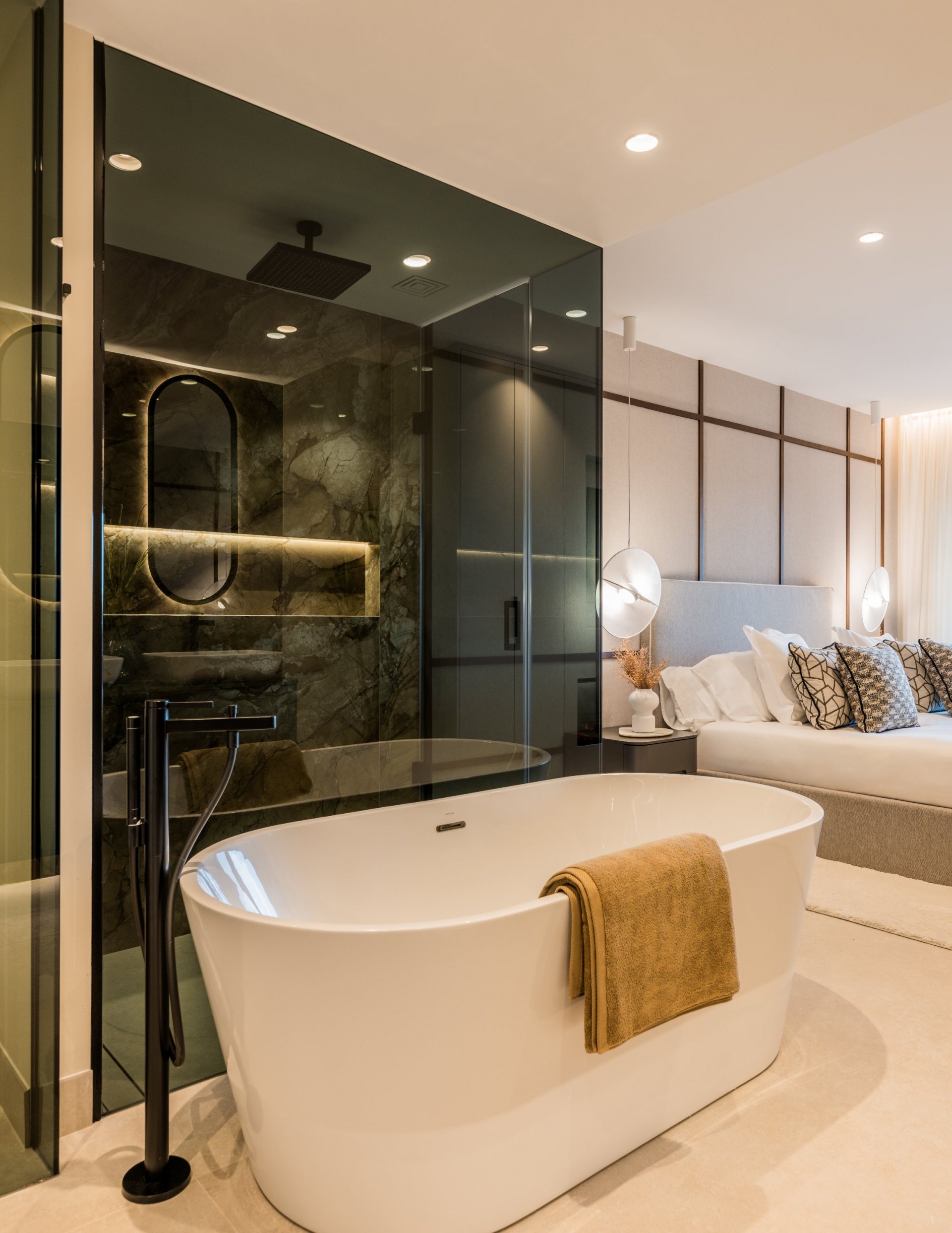 Elegance and spectacular views in the heart of Costalita, New Golden Mile, Estepona