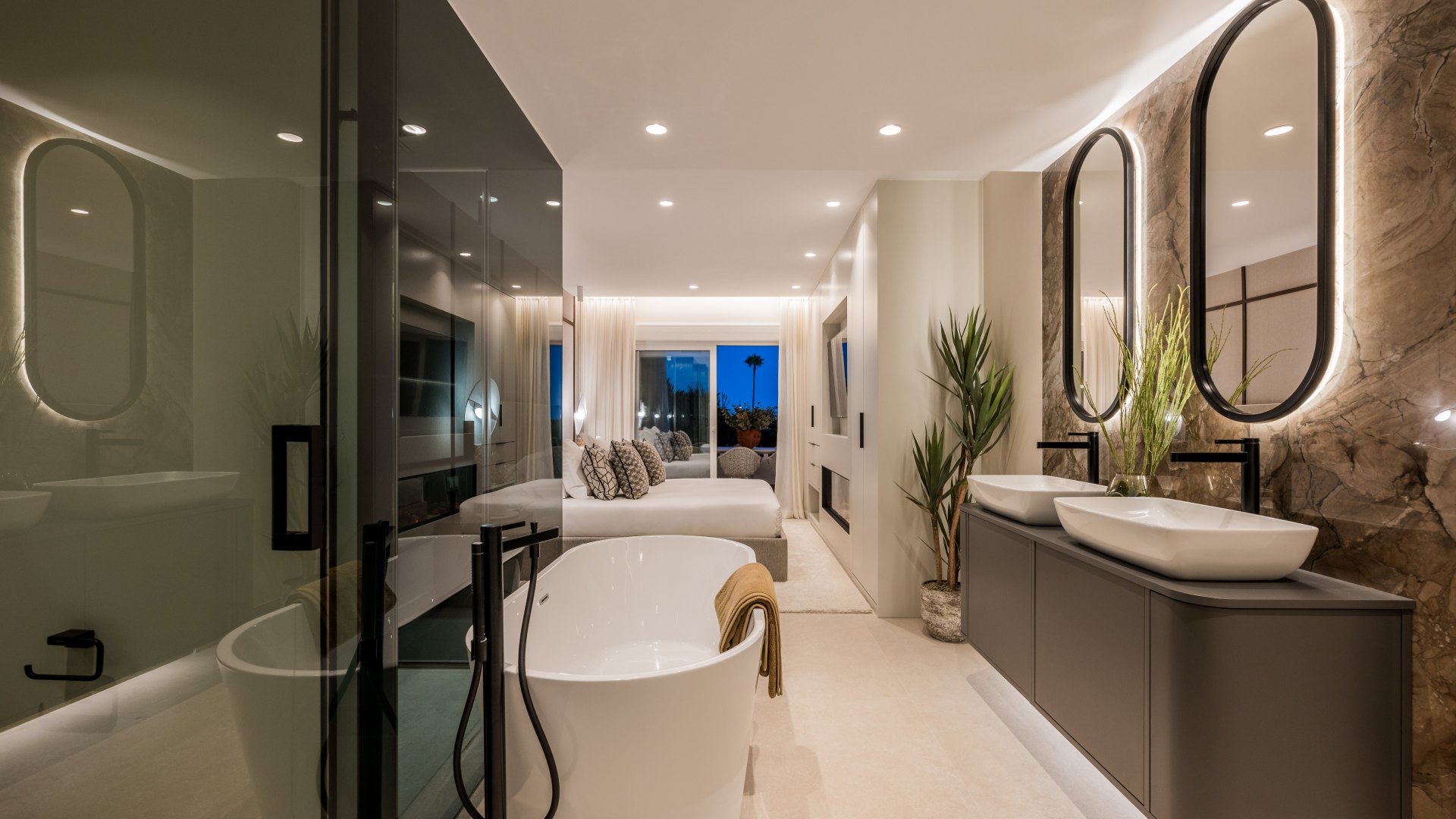 Elegance and spectacular views in the heart of Costalita, New Golden Mile, Estepona