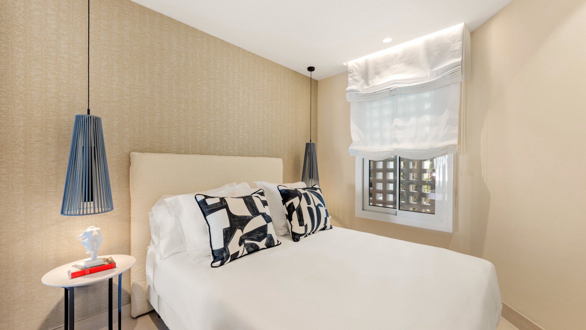 Elegance and spectacular views in the heart of Costalita, New Golden Mile, Estepona