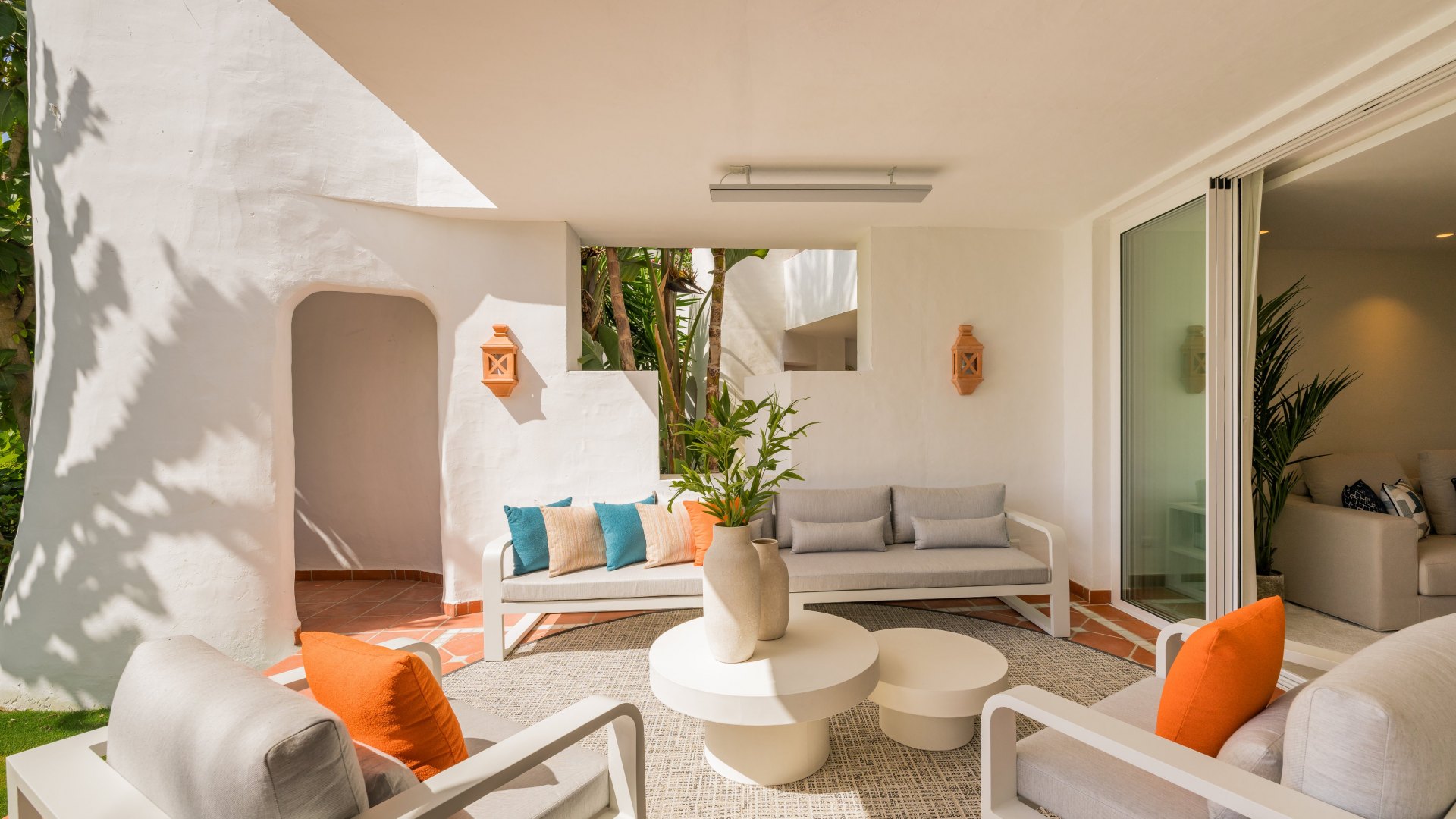 Elegance and spectacular views in the heart of Costalita, New Golden Mile, Estepona