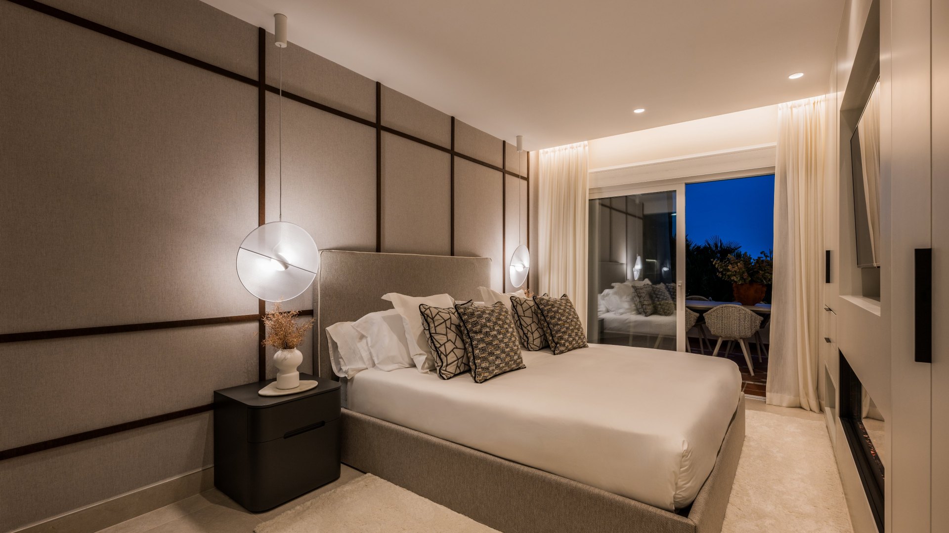 Elegance and spectacular views in the heart of Costalita, New Golden Mile, Estepona