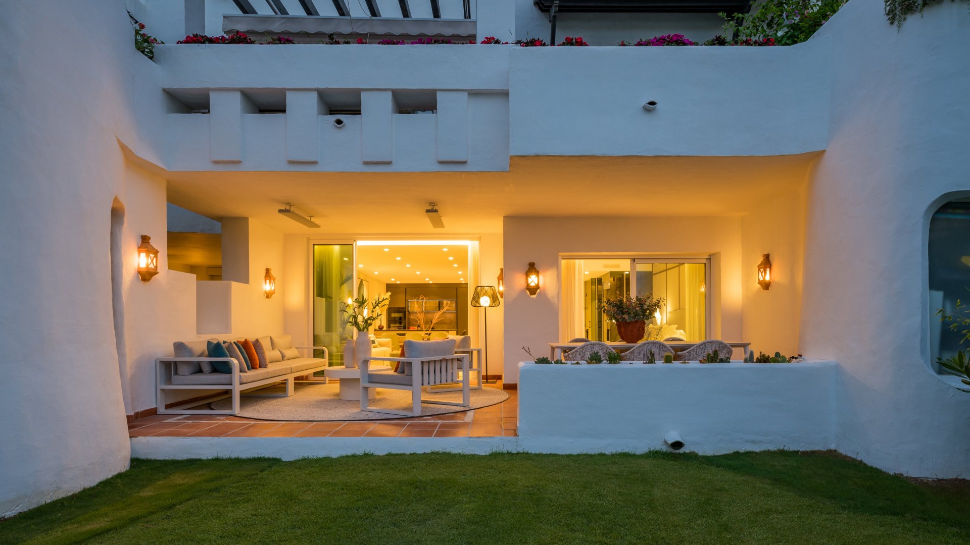 Elegance and spectacular views in the heart of Costalita, New Golden Mile, Estepona