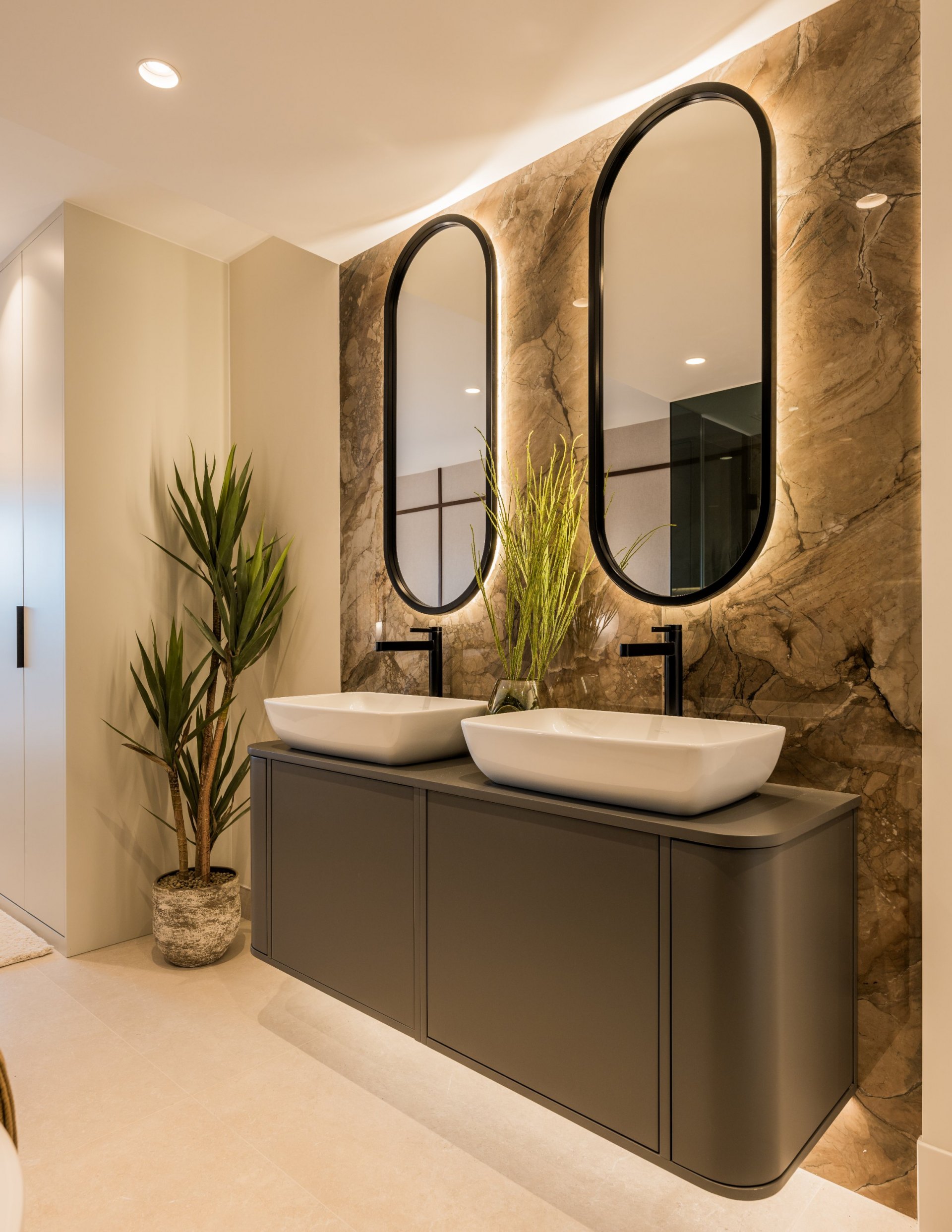 Elegance and spectacular views in the heart of Costalita, New Golden Mile, Estepona