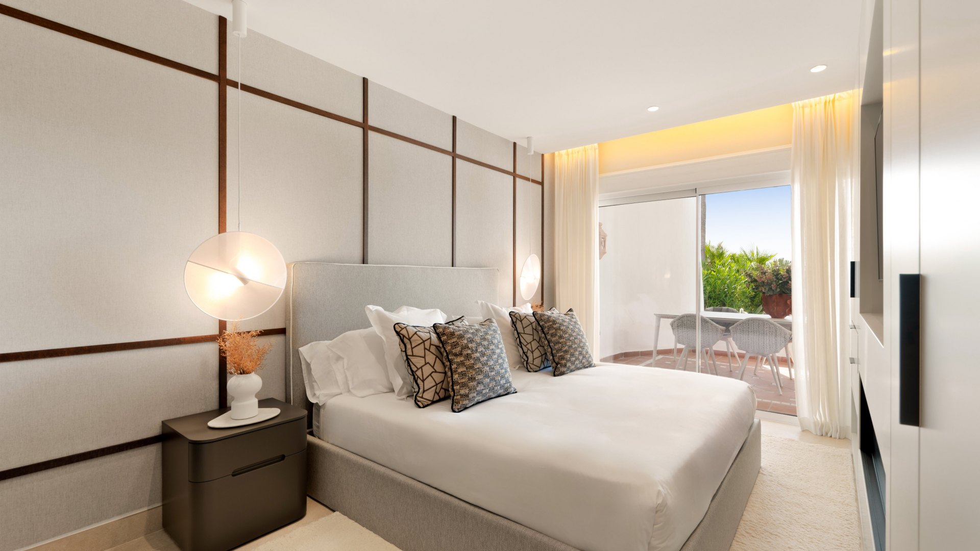 Elegance and spectacular views in the heart of Costalita, New Golden Mile, Estepona