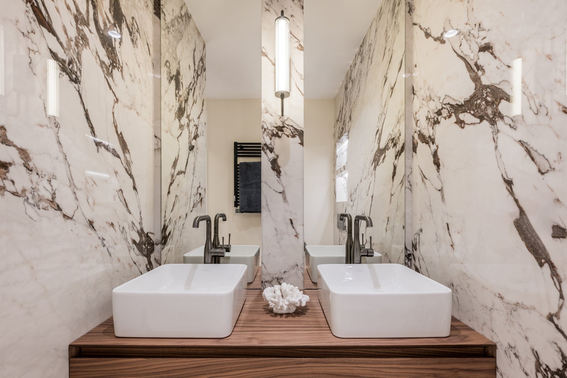 Elegance and spectacular views in the heart of Costalita, New Golden Mile, Estepona